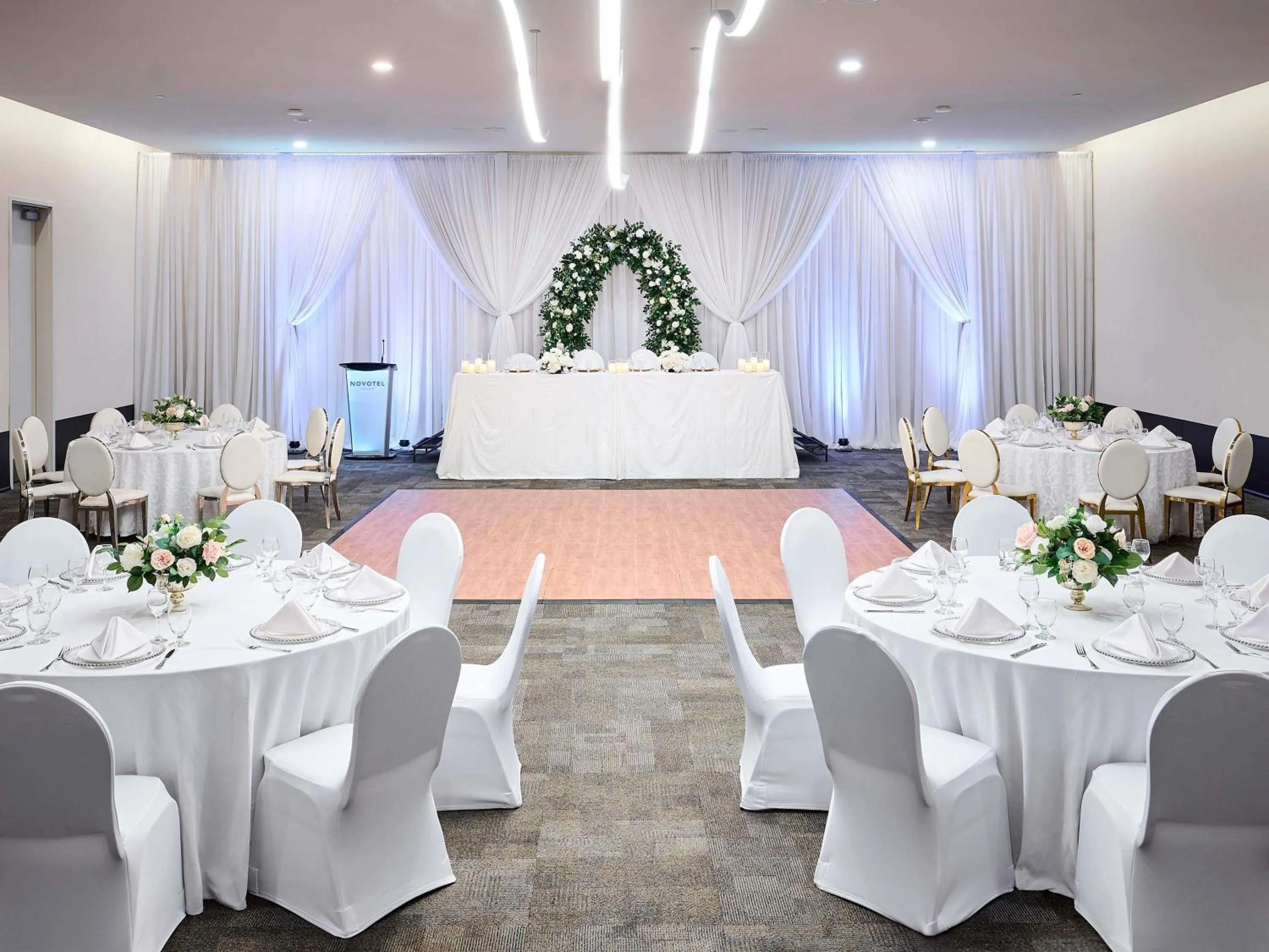 Meeting/conference room in Novotel Toronto Vaughan Centre