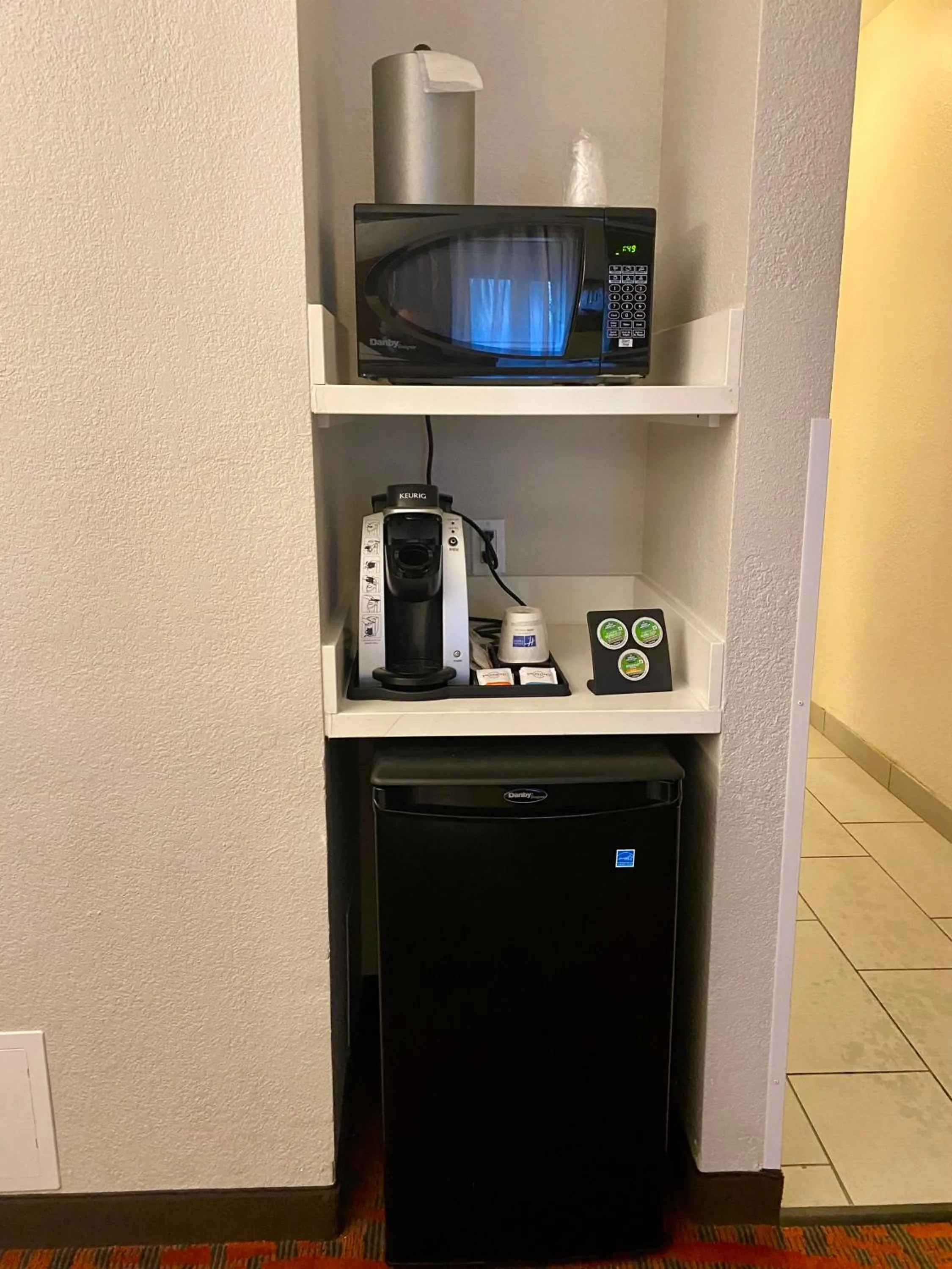 Coffee/tea facilities in Holiday Inn Express Metropolis by IHG