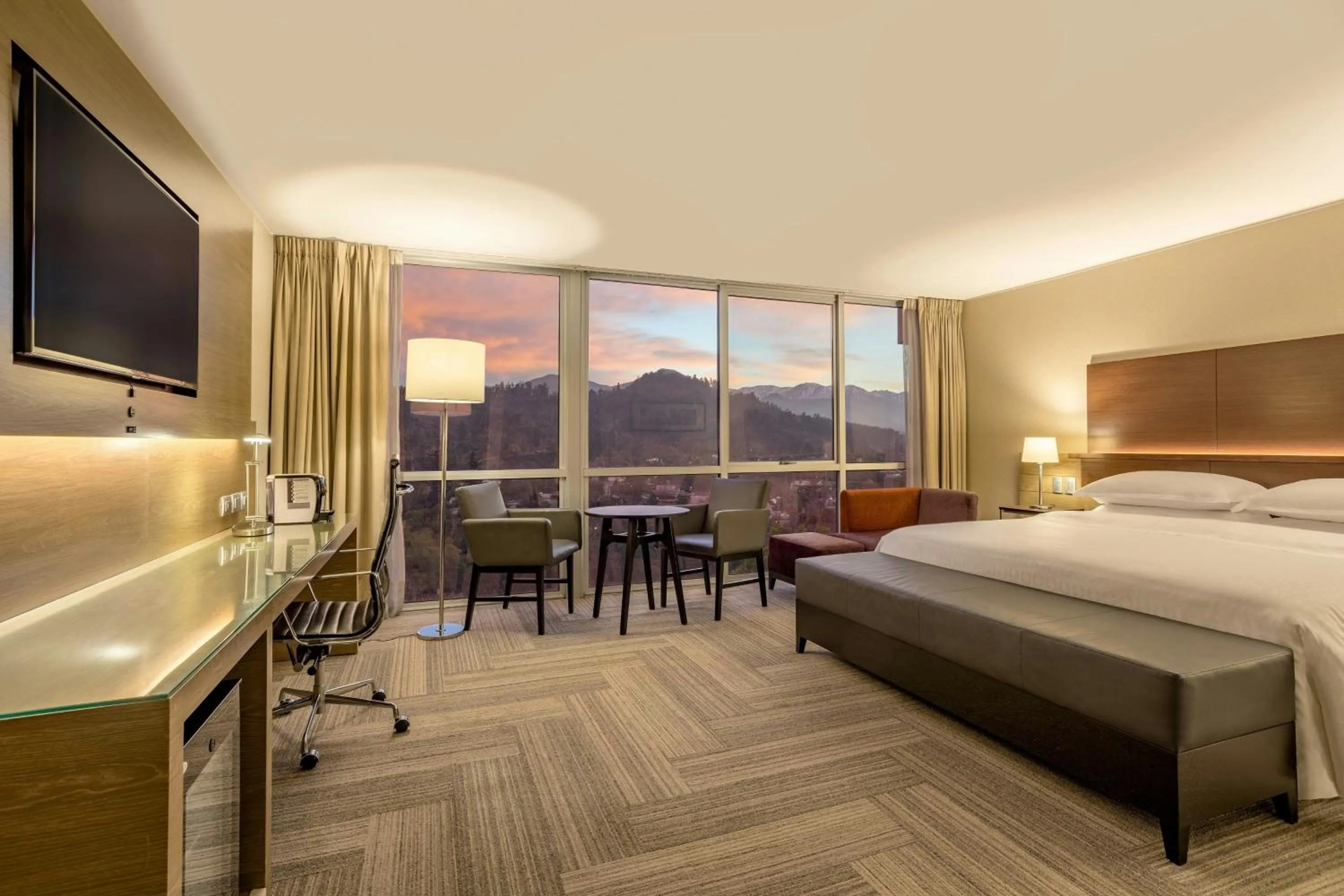 Swimming pool, Bed in Sheraton Santiago Hotel & Convention Center