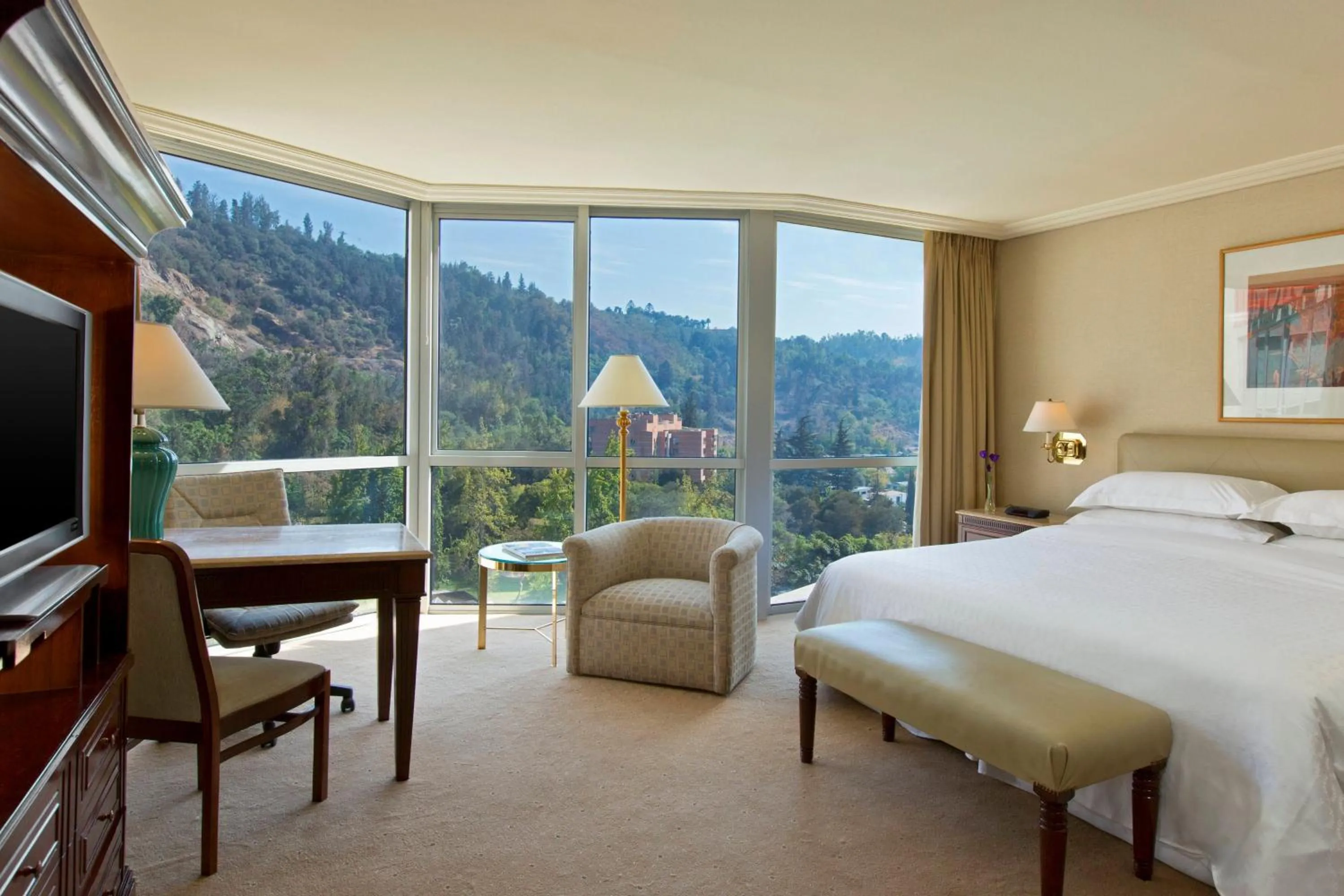 Photo of the whole room, Bed in Sheraton Santiago Hotel & Convention Center