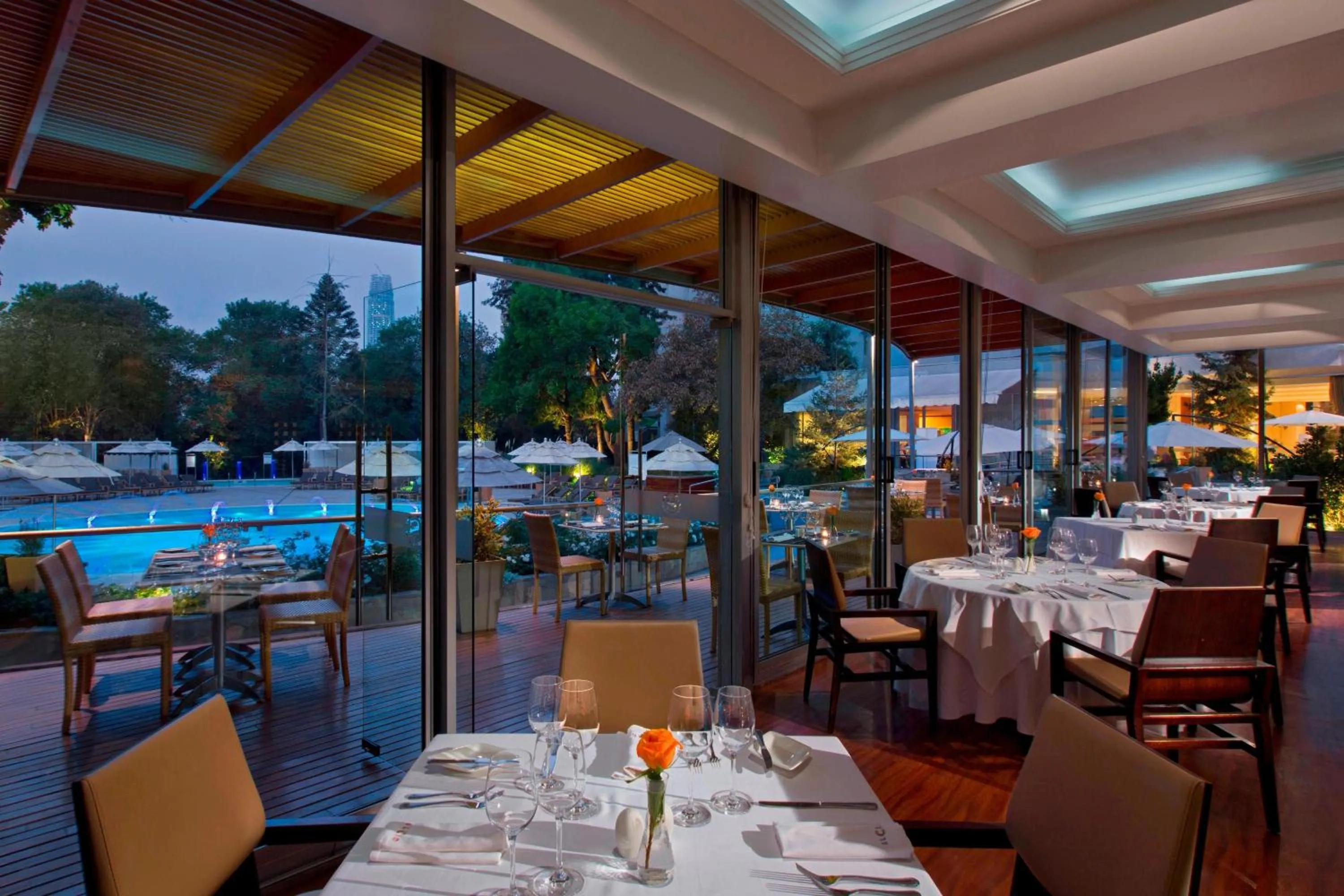Restaurant/places to eat in Sheraton Santiago Hotel & Convention Center
