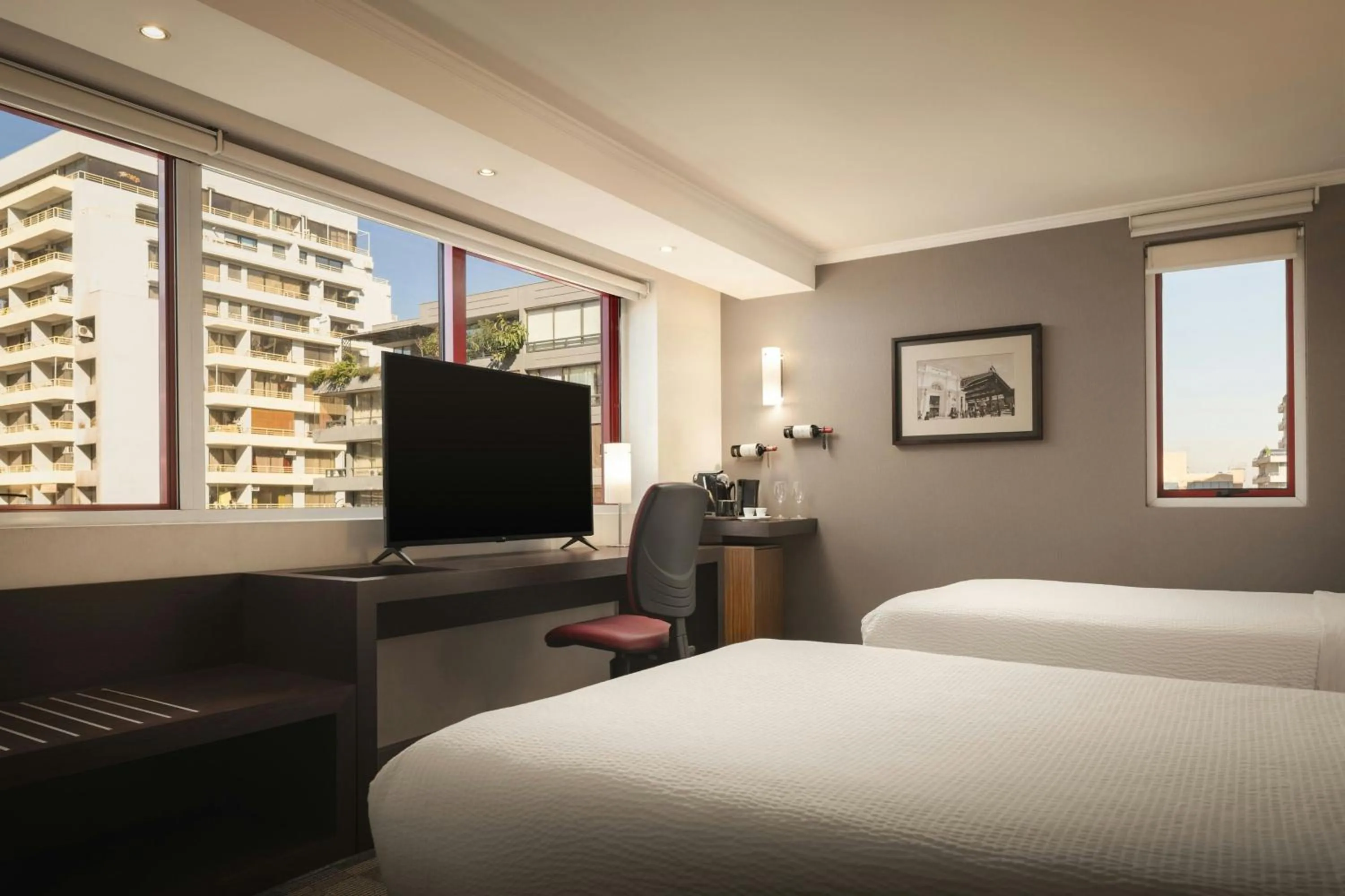 Photo of the whole room, Bed in Four Points by Sheraton Santiago