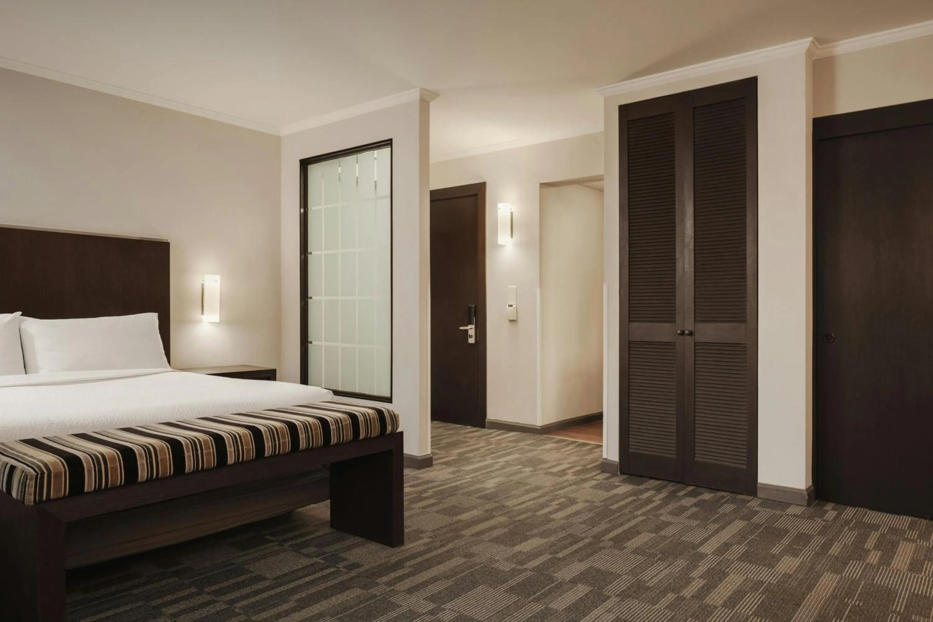 Photo of the whole room, Bed in Four Points by Sheraton Santiago