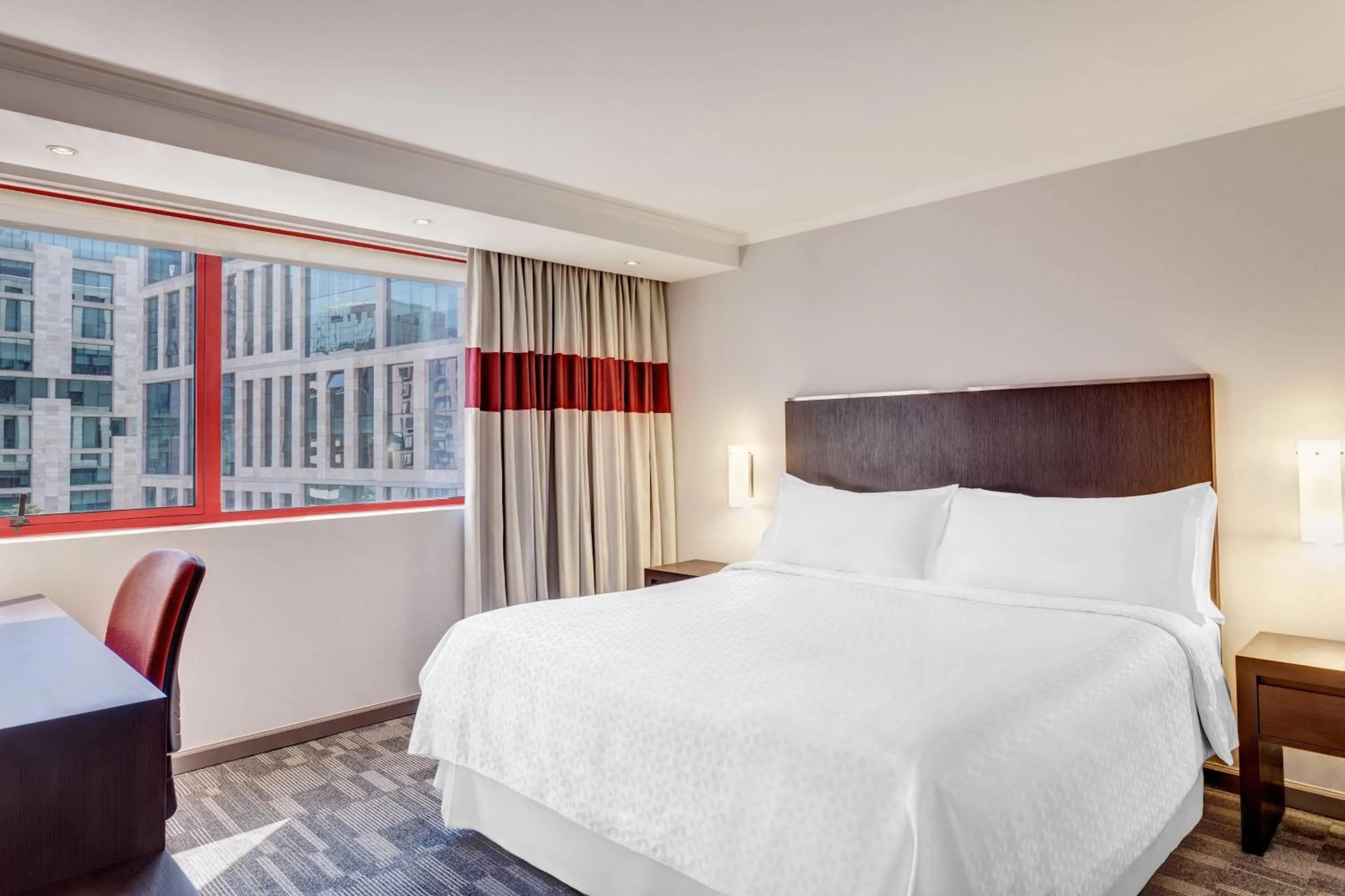 Photo of the whole room, Bed in Four Points by Sheraton Santiago