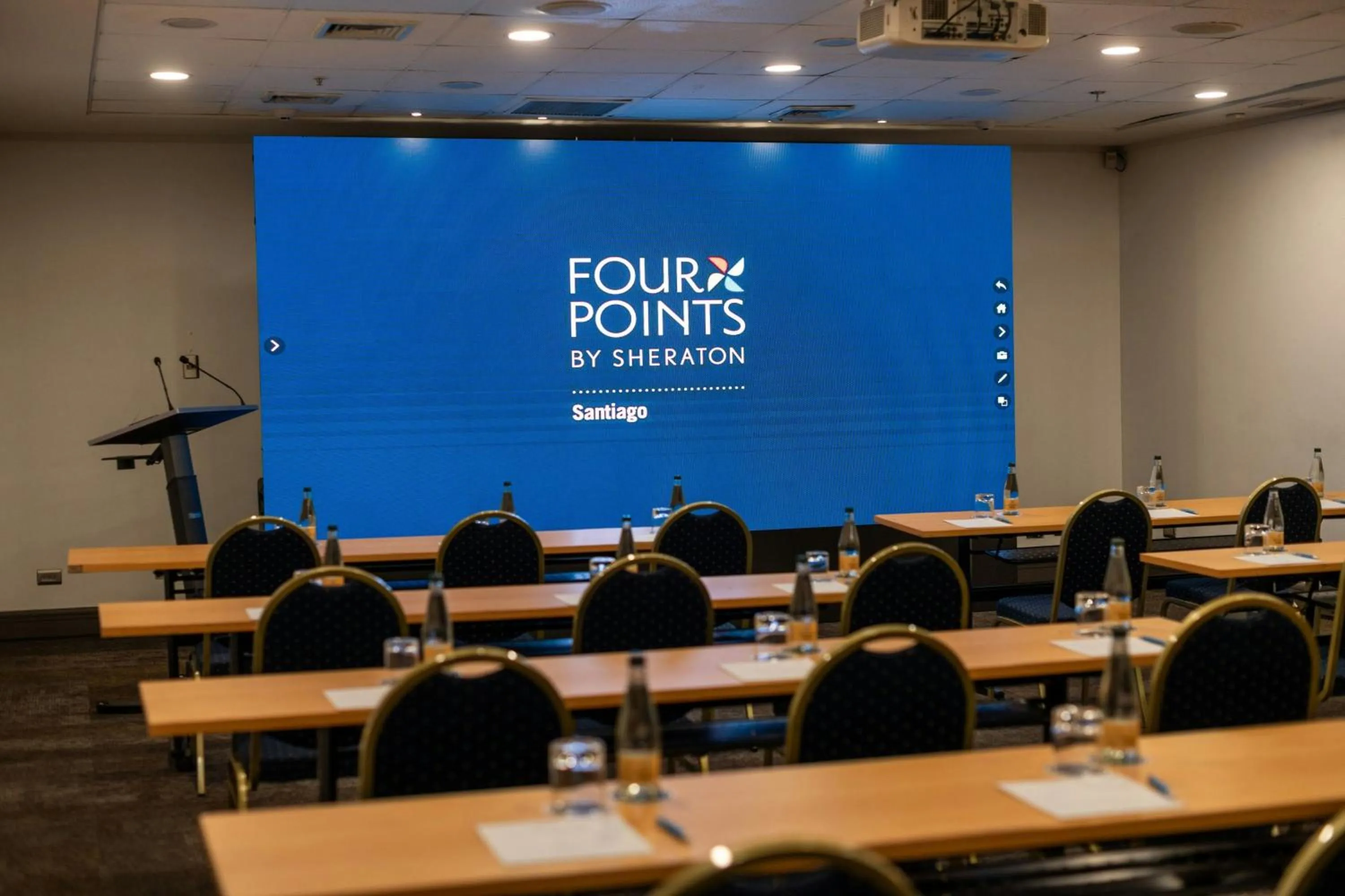 Meeting/conference room in Four Points by Sheraton Santiago