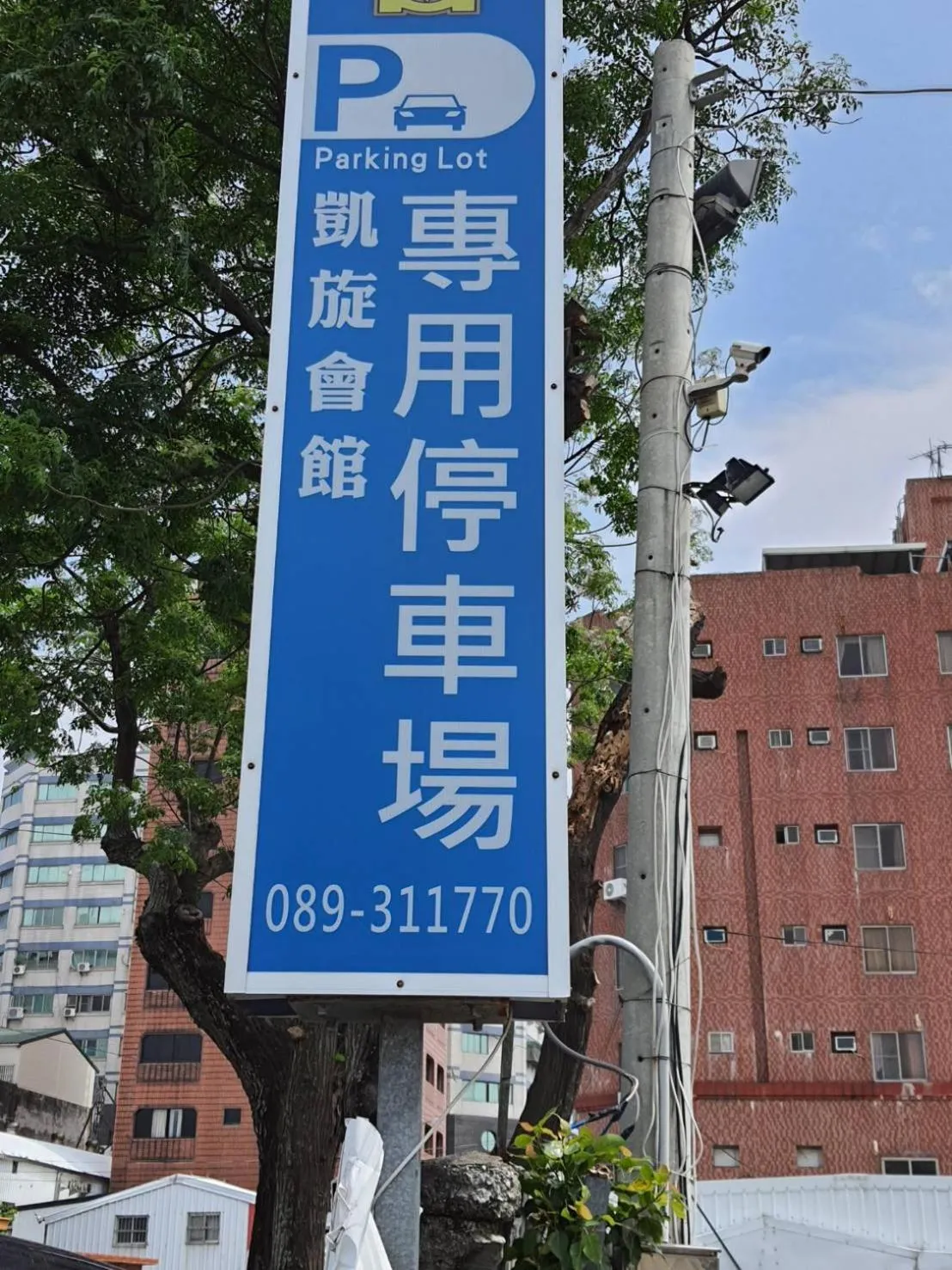 Parking in Kaishen Hotel