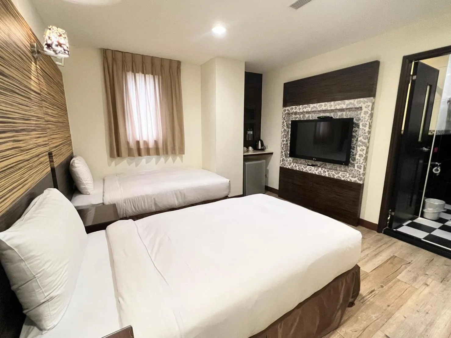 Bed in Kaishen Hotel