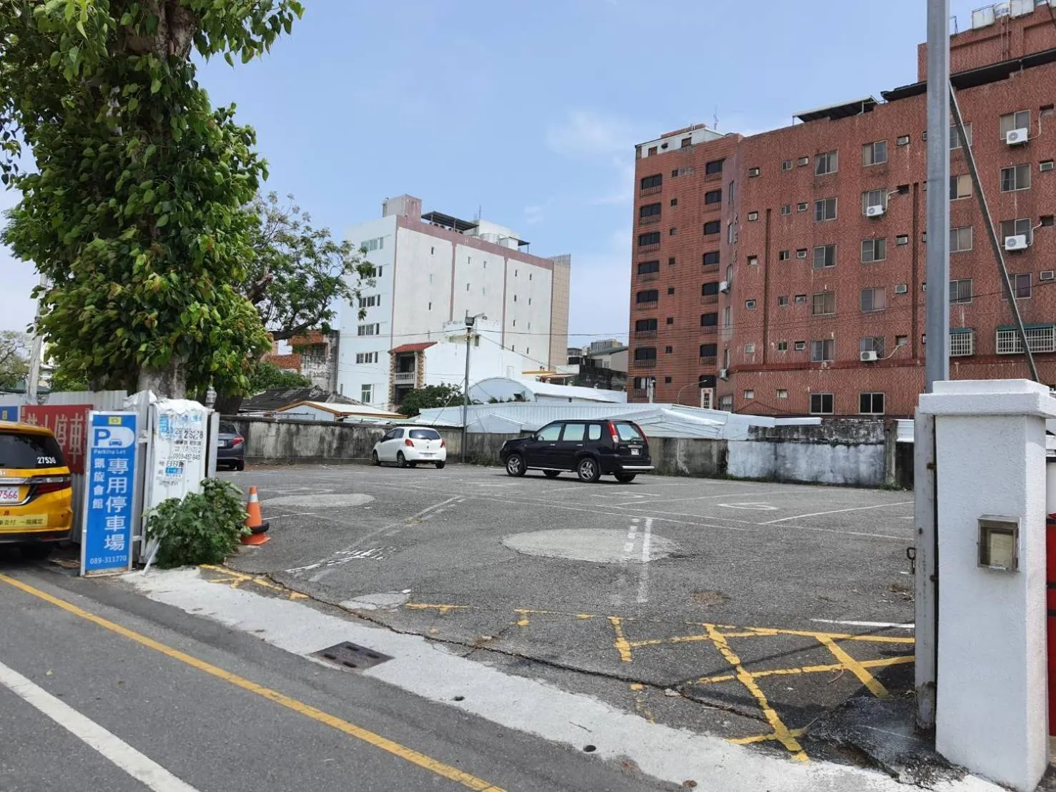 Parking in Kaishen Hotel