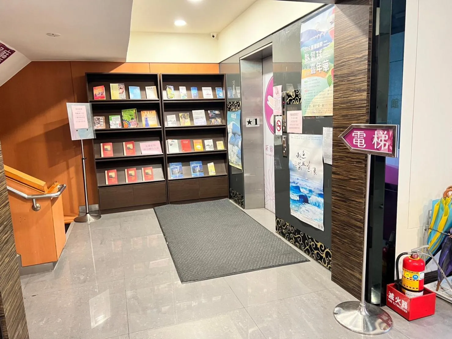 elevator in Kaishen Hotel