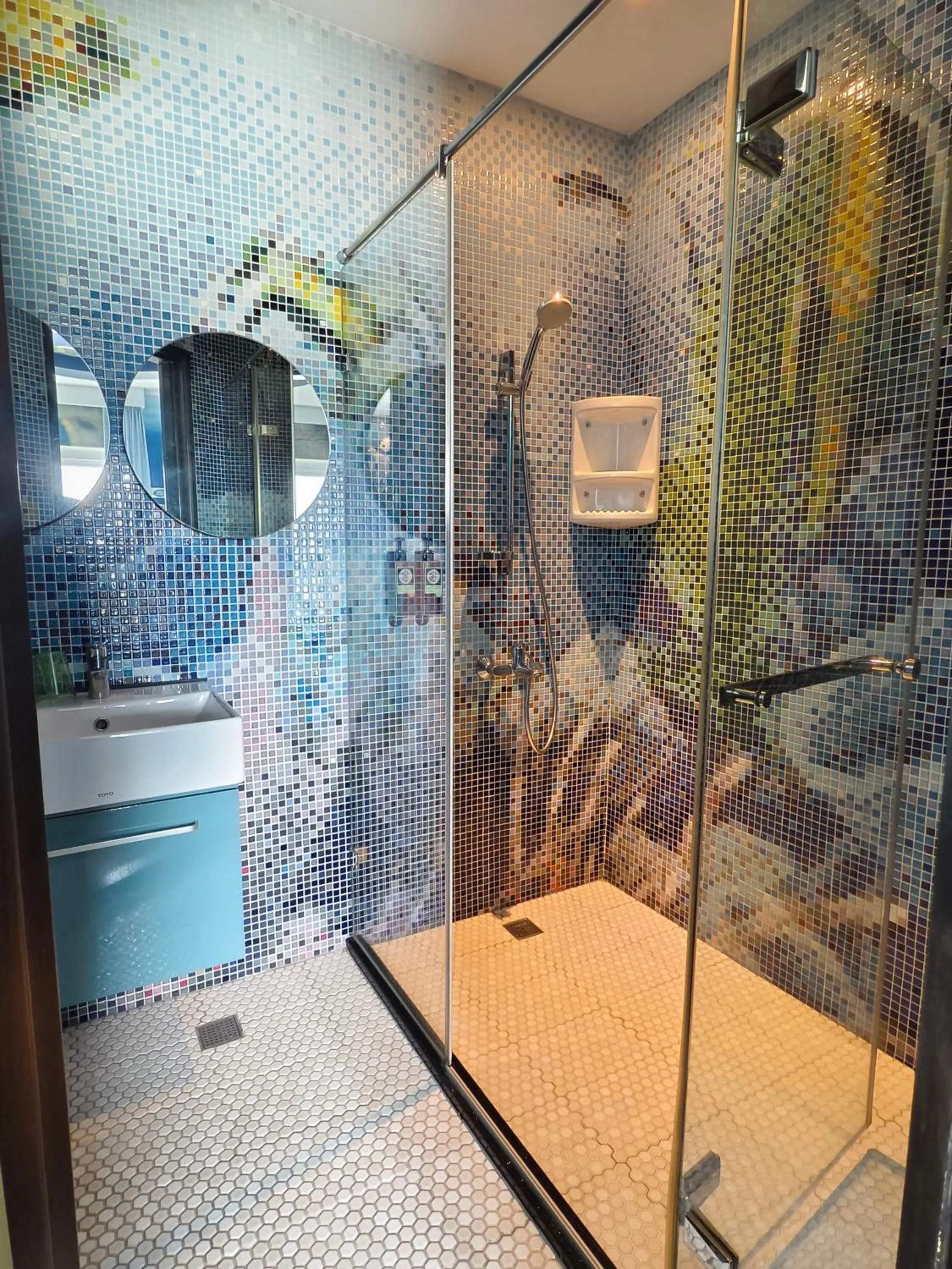 Shower in Jin Pin Hotel