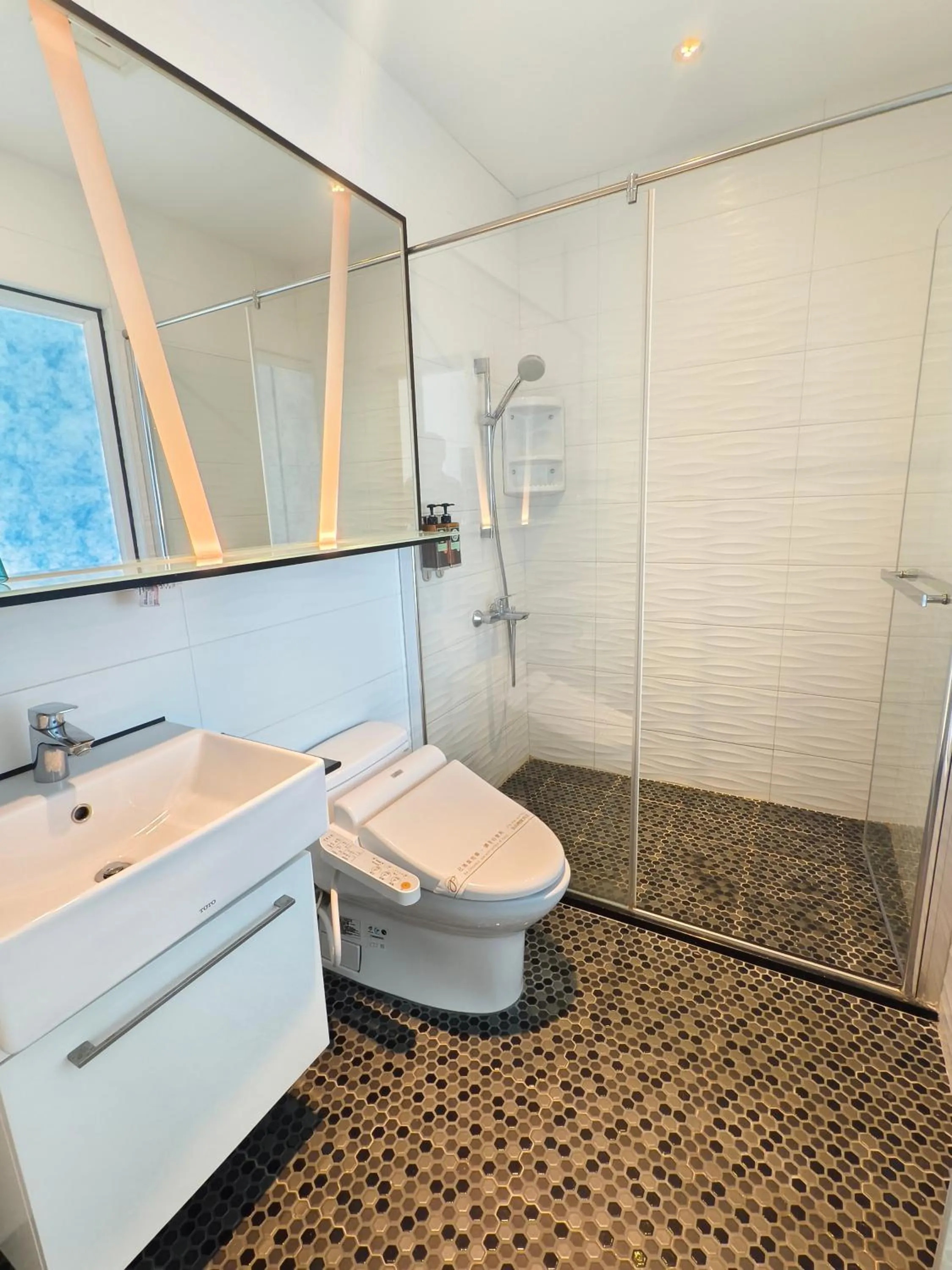 Shower in Jin Pin Hotel