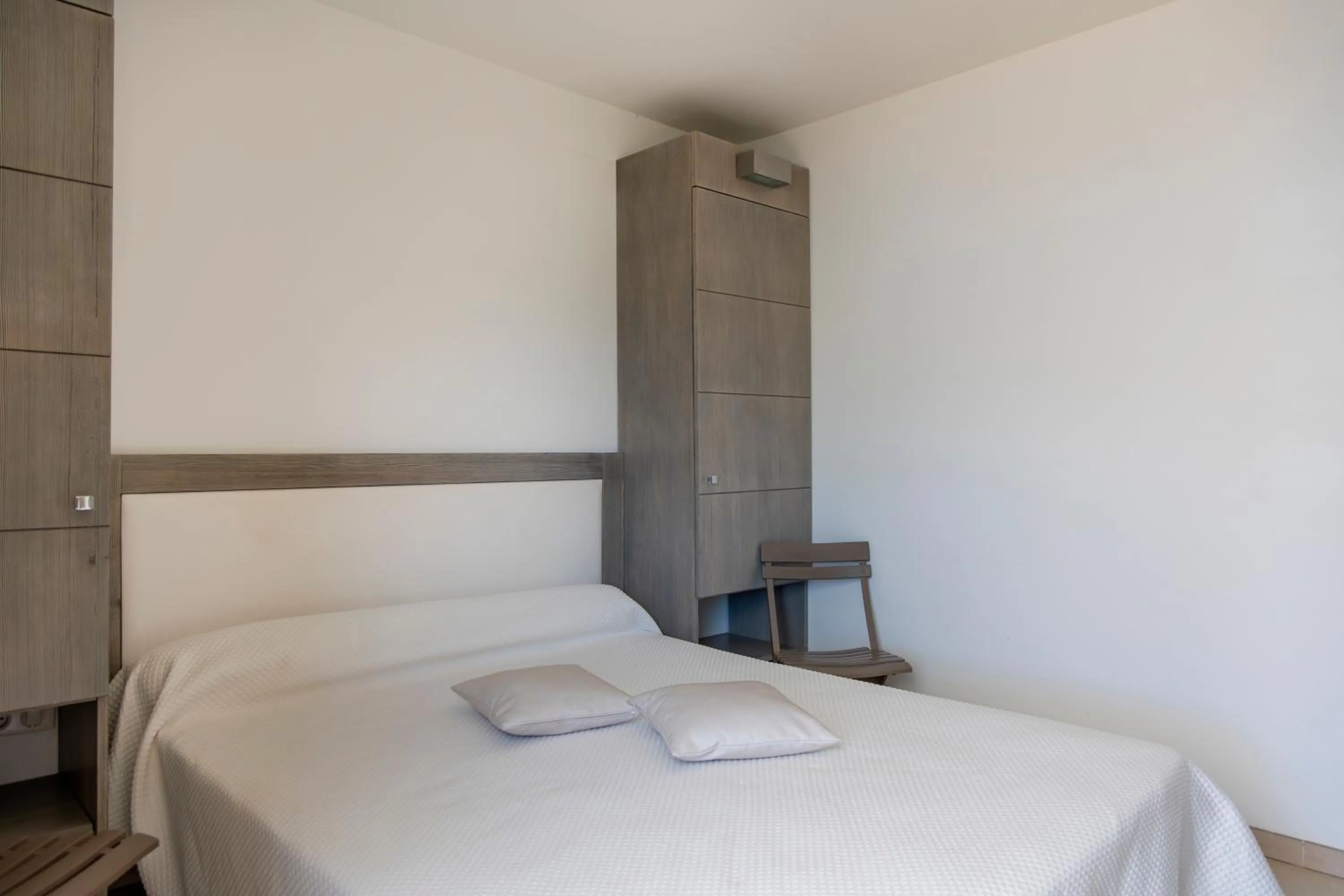 Bedroom, Bed in Hôtel et Résidence Ta Kladia - Omigna