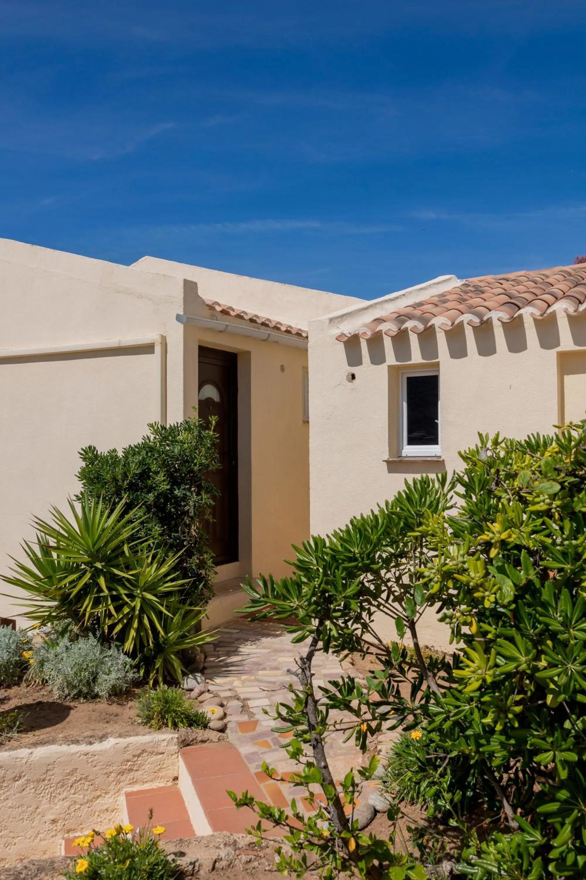 Property building in Hôtel et Résidence Ta Kladia - Omigna