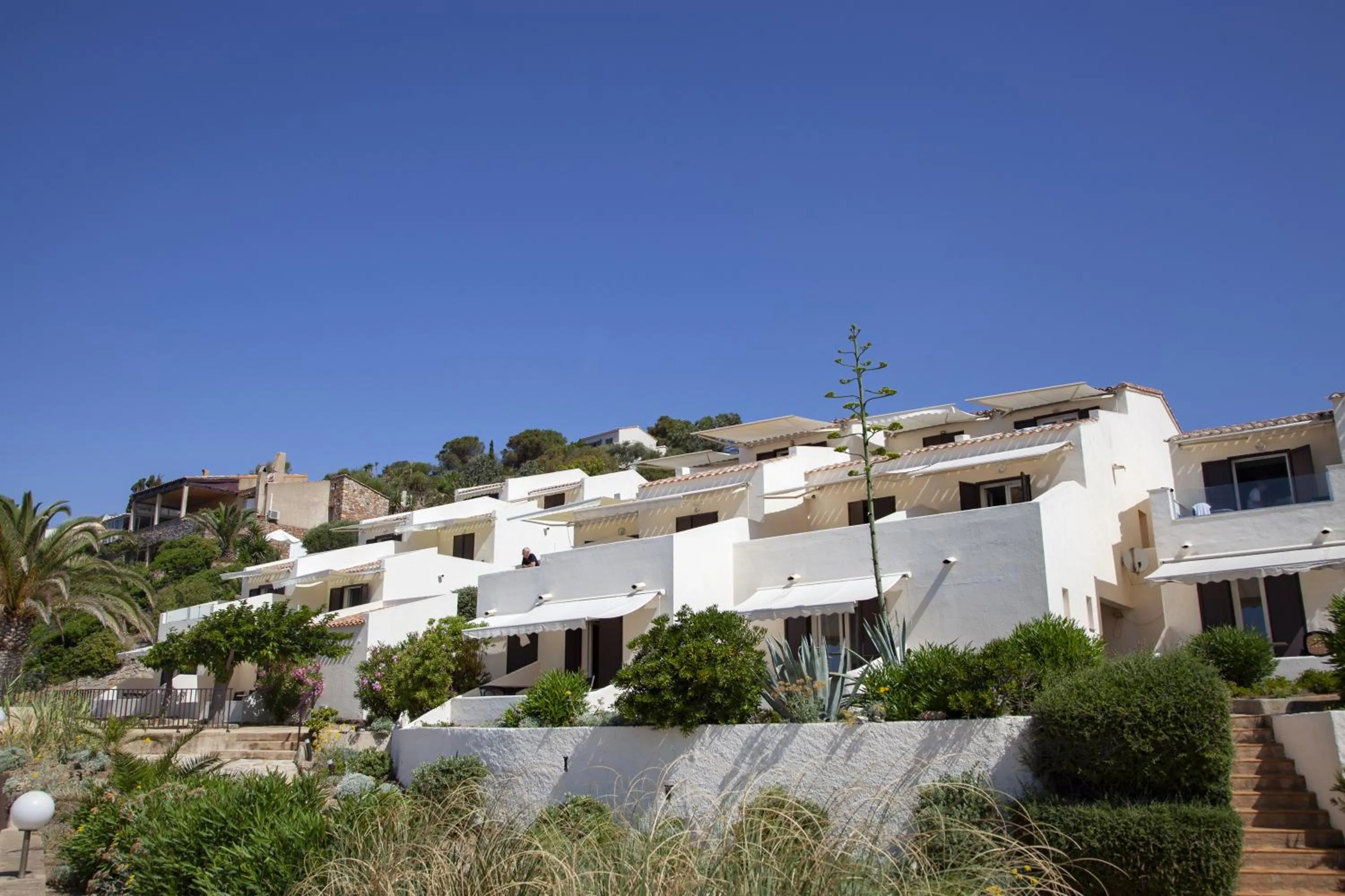 Property building in Hôtel et Résidence Ta Kladia - Omigna