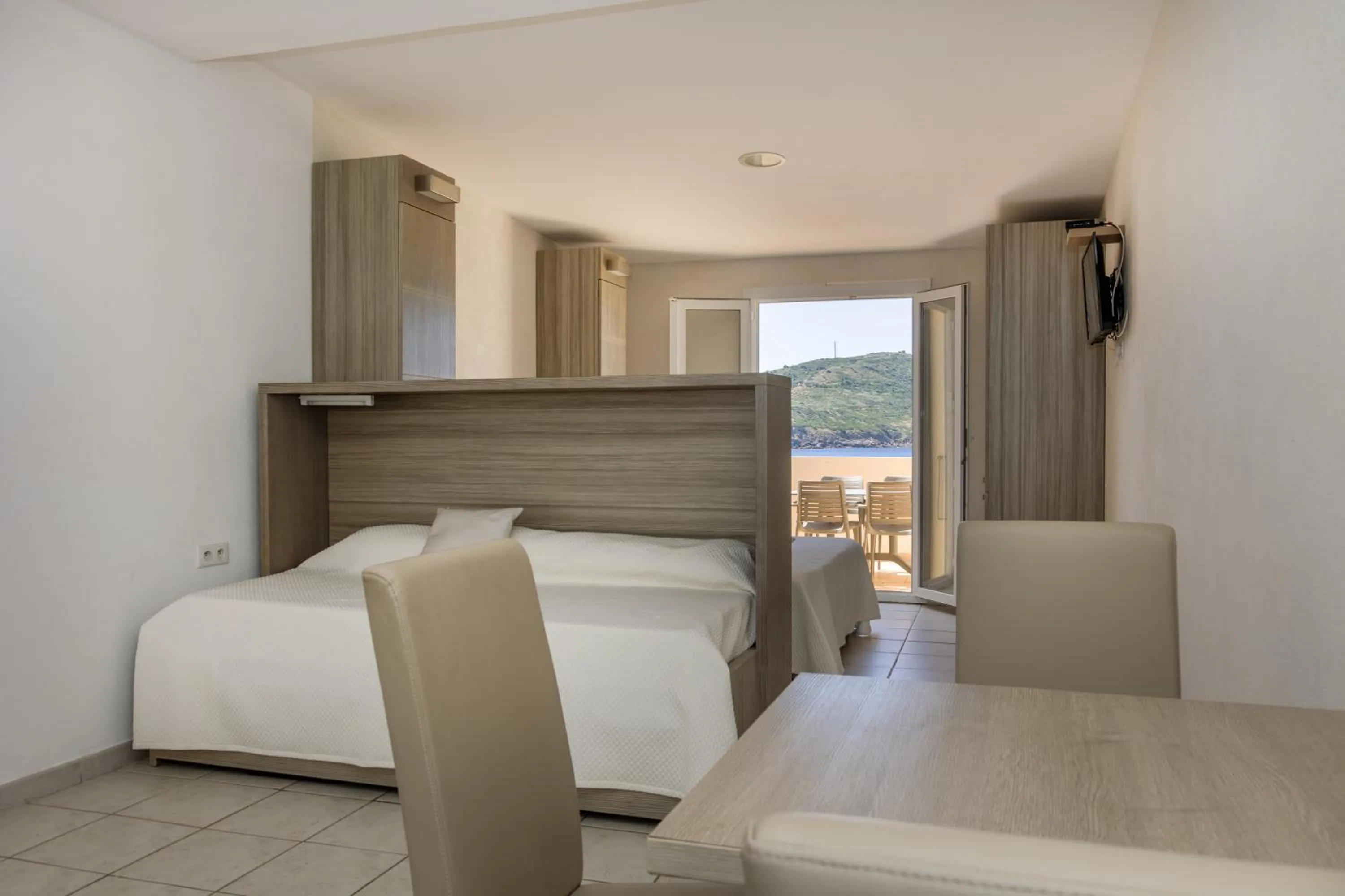 View (from property/room), Bed in Hôtel et Résidence Ta Kladia - Omigna