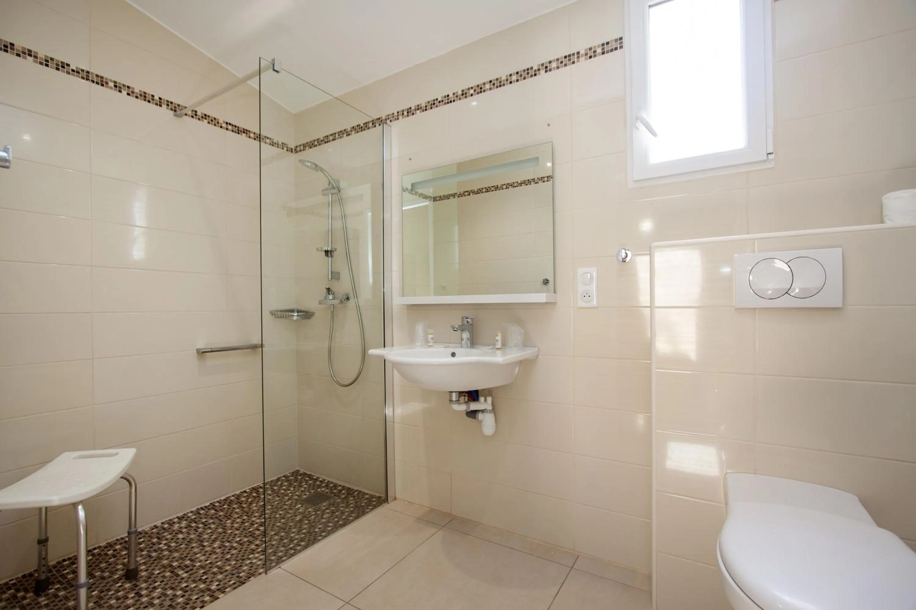 Bathroom in Hôtel et Résidence Ta Kladia - Omigna