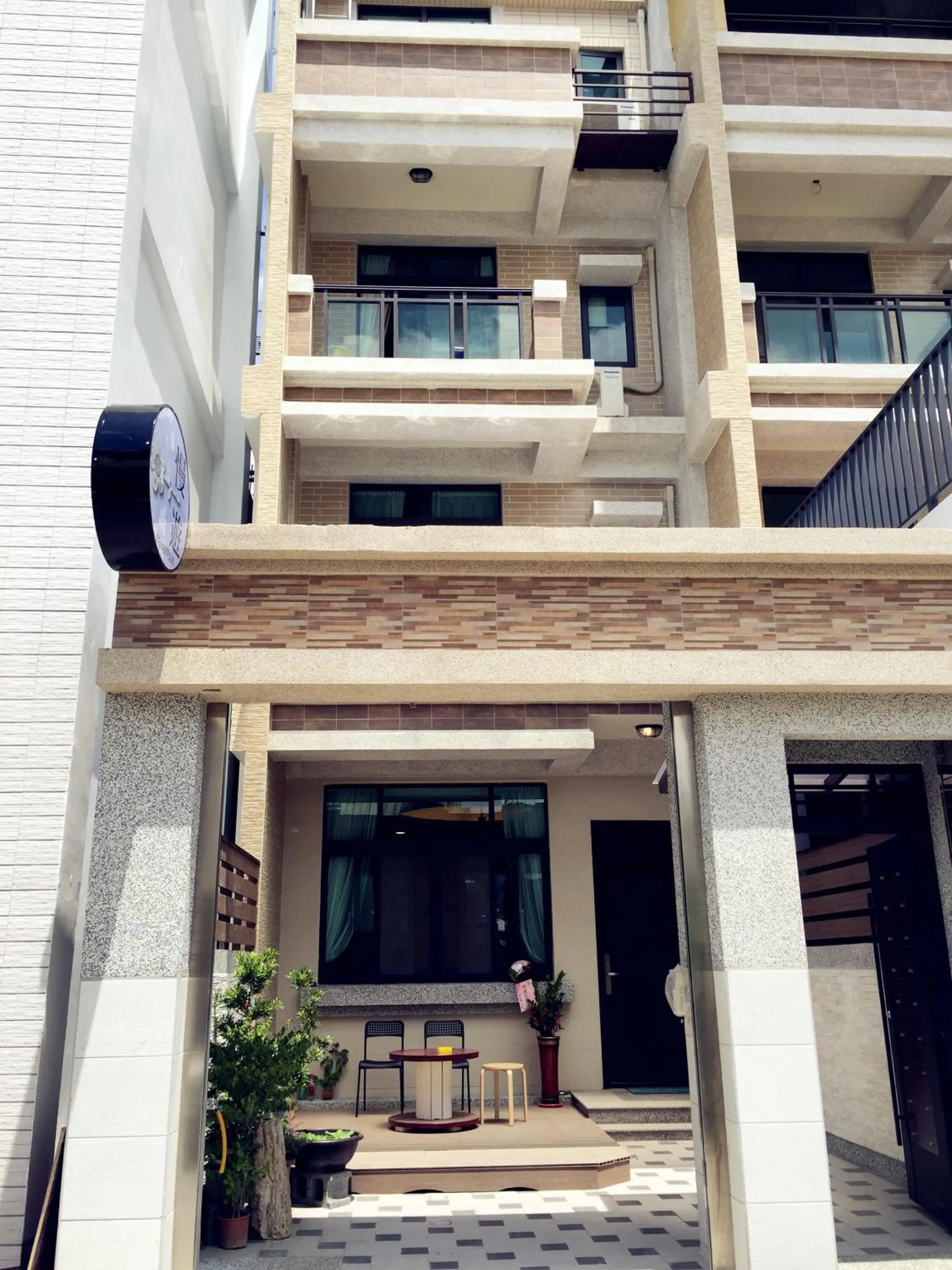 Property building in Slowly inn