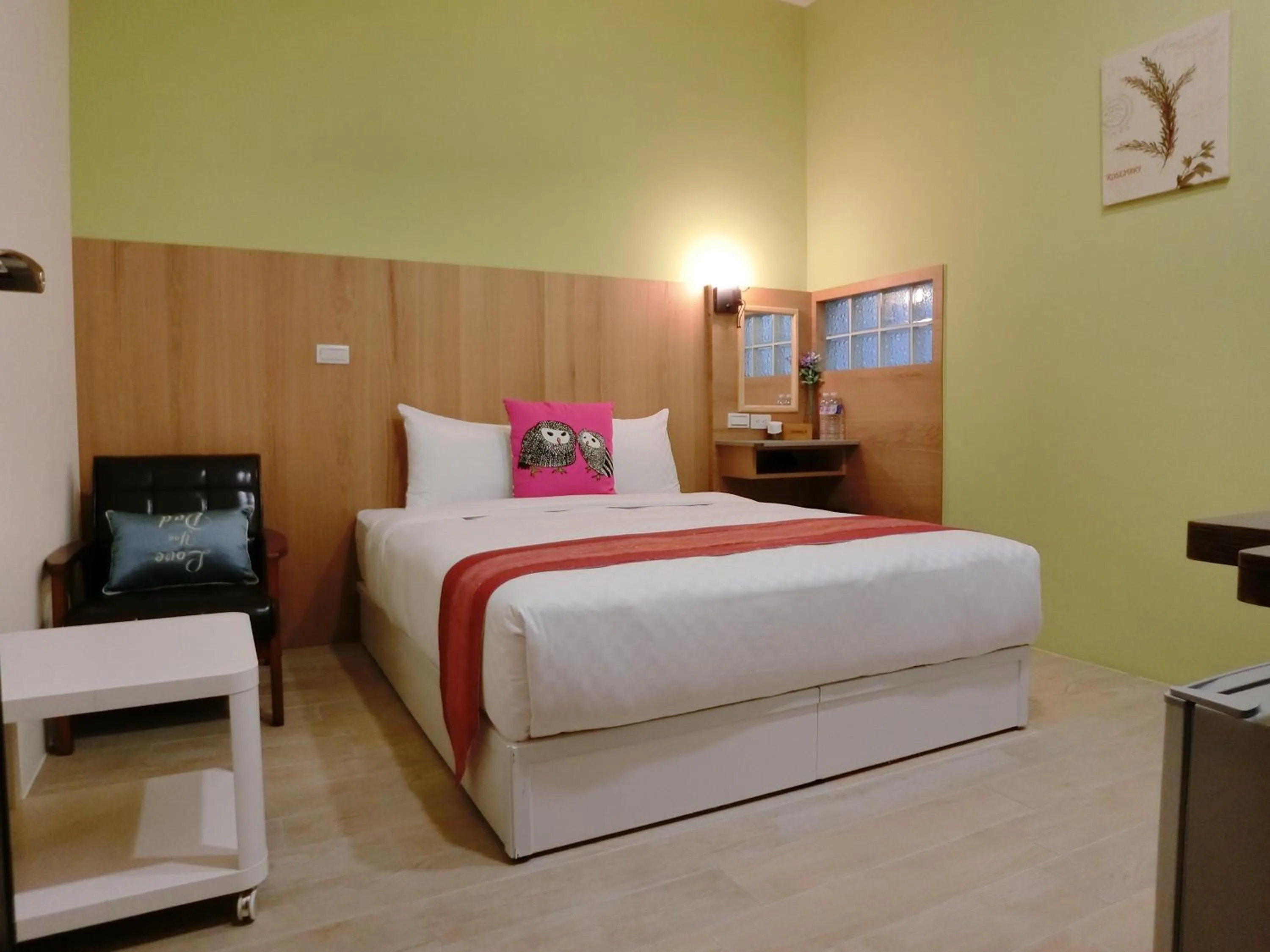 Bedroom, Bed in Slowly inn