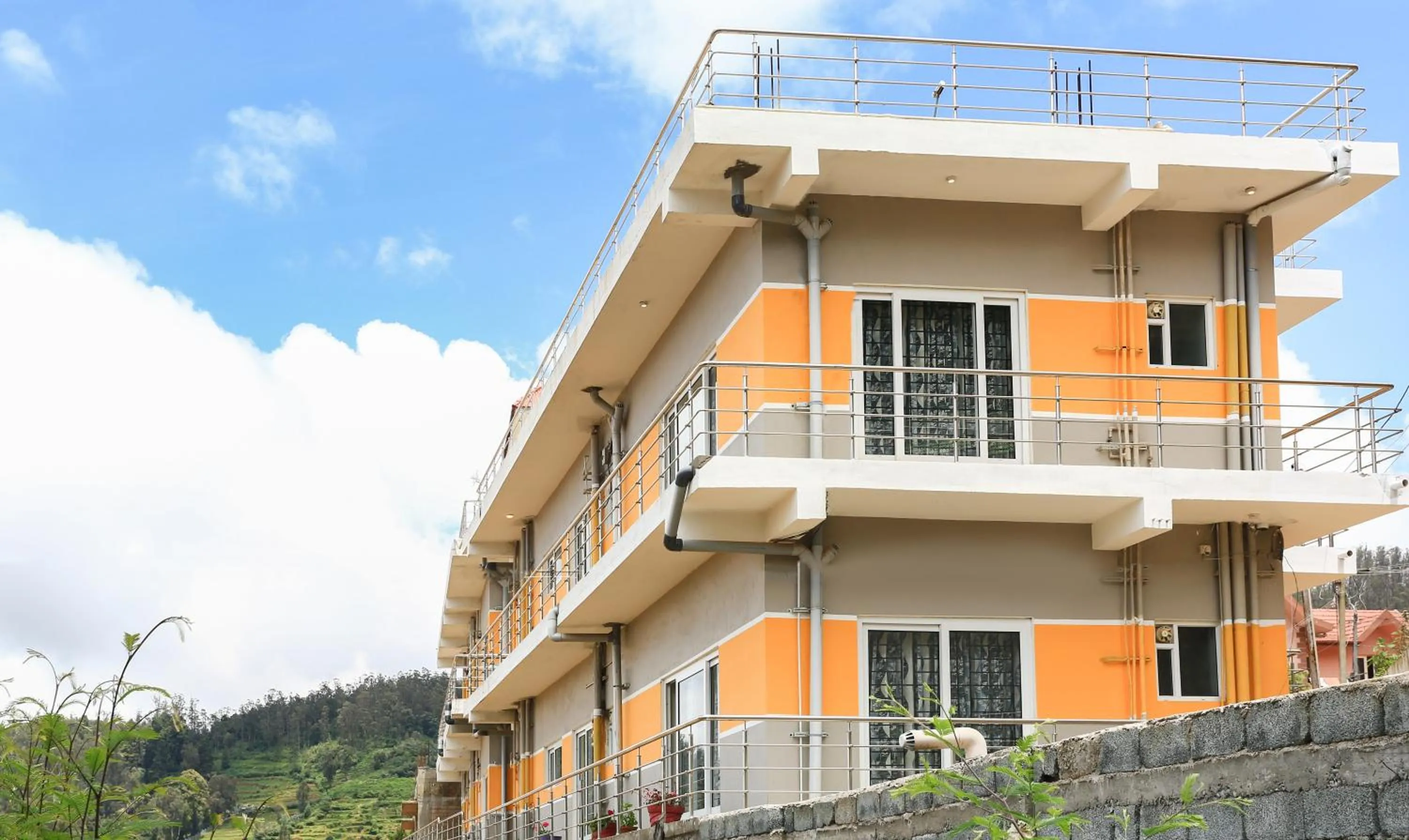 Property building in Treebo Light House, 900 Mtrs From Botanical Garden