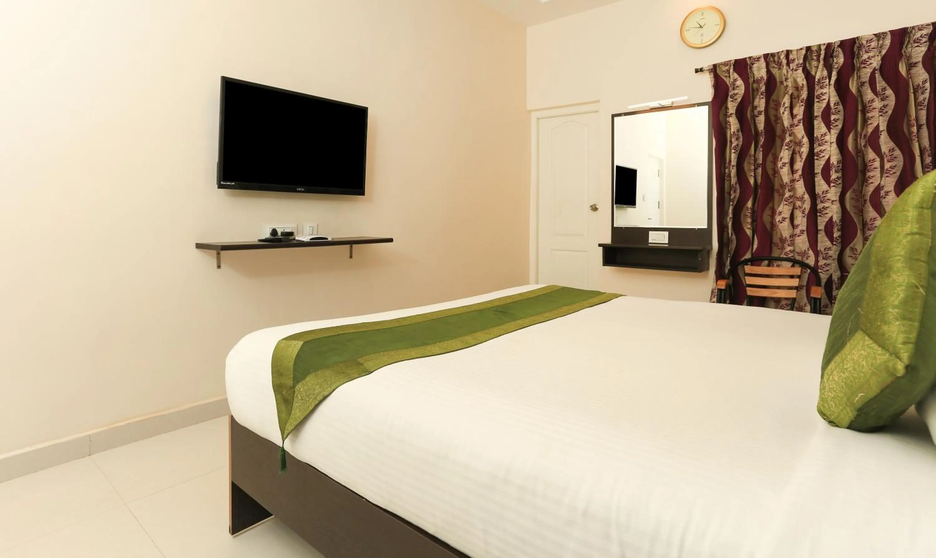 Bed in Treebo Light House, 900 Mtrs From Botanical Garden