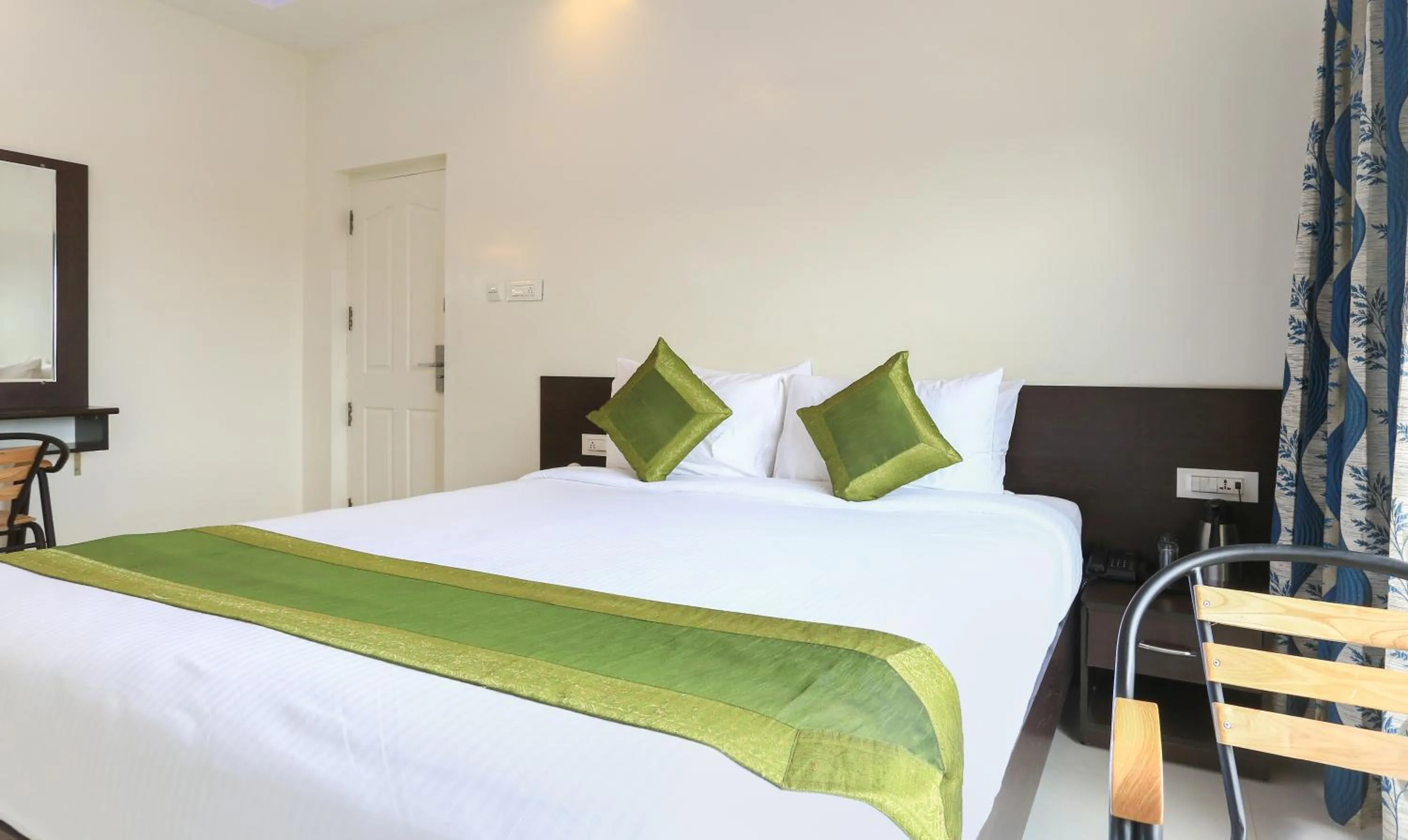 Bed in Treebo Light House, 900 Mtrs From Botanical Garden