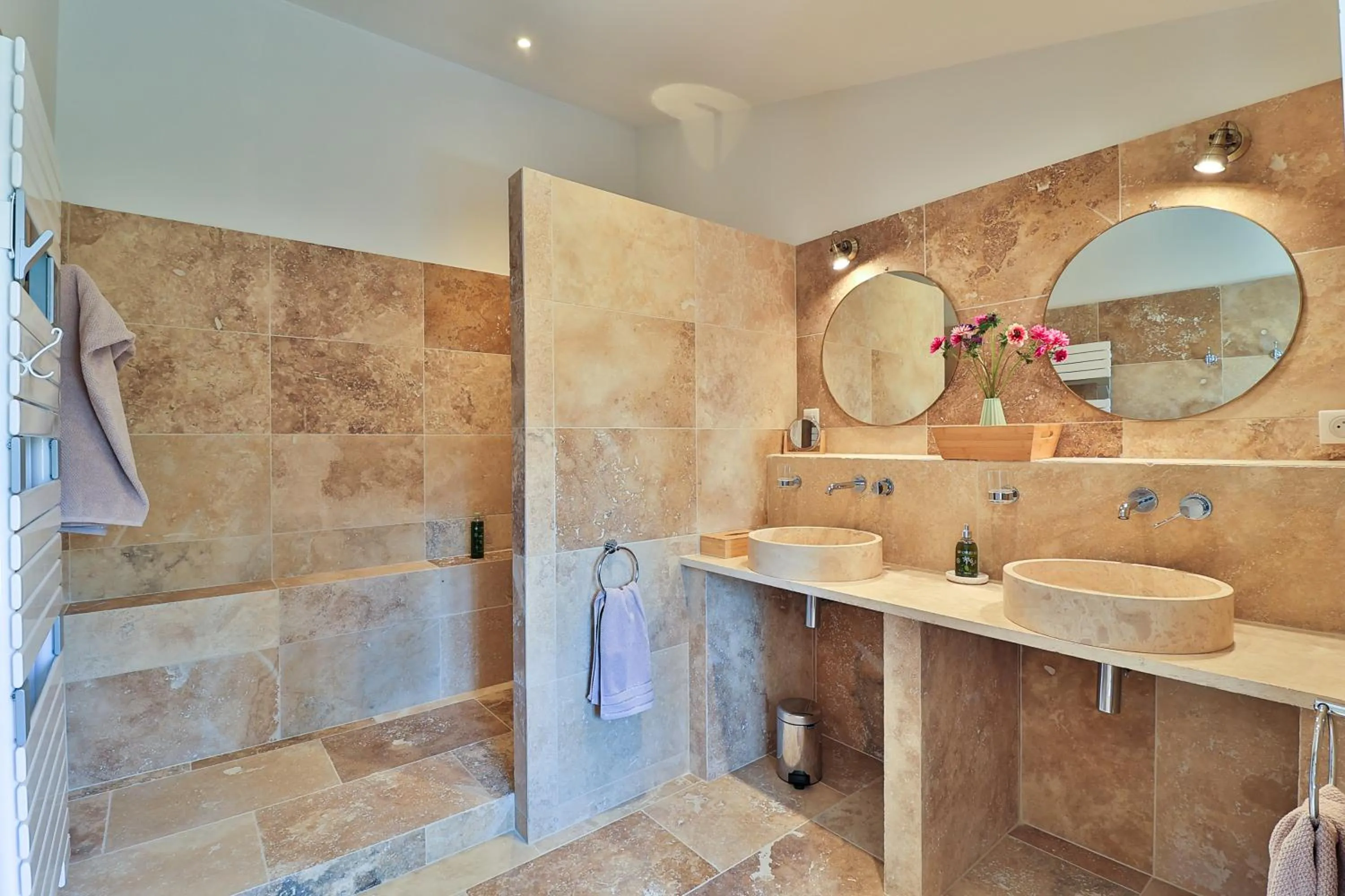 Bathroom in Le Jardin de Mazan