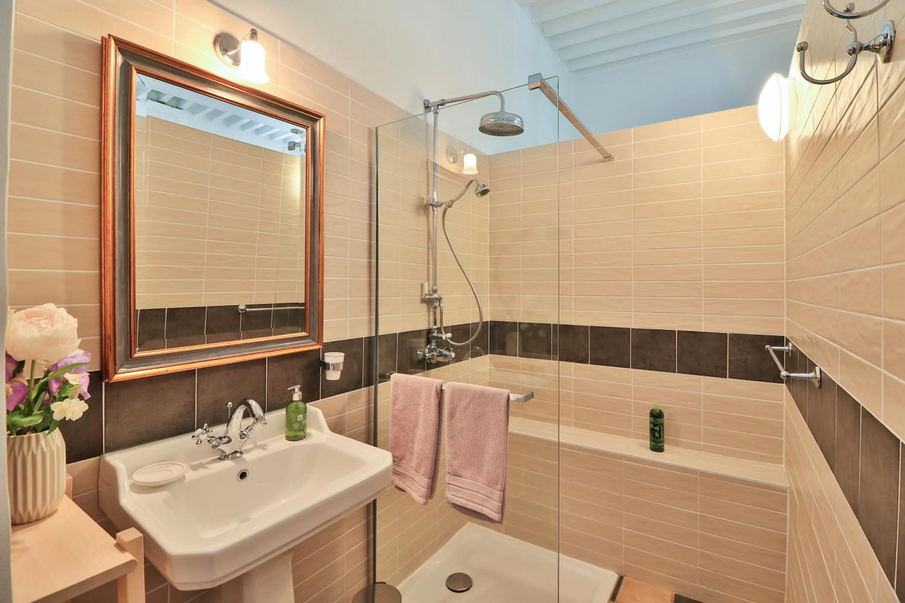 Bathroom in Le Jardin de Mazan