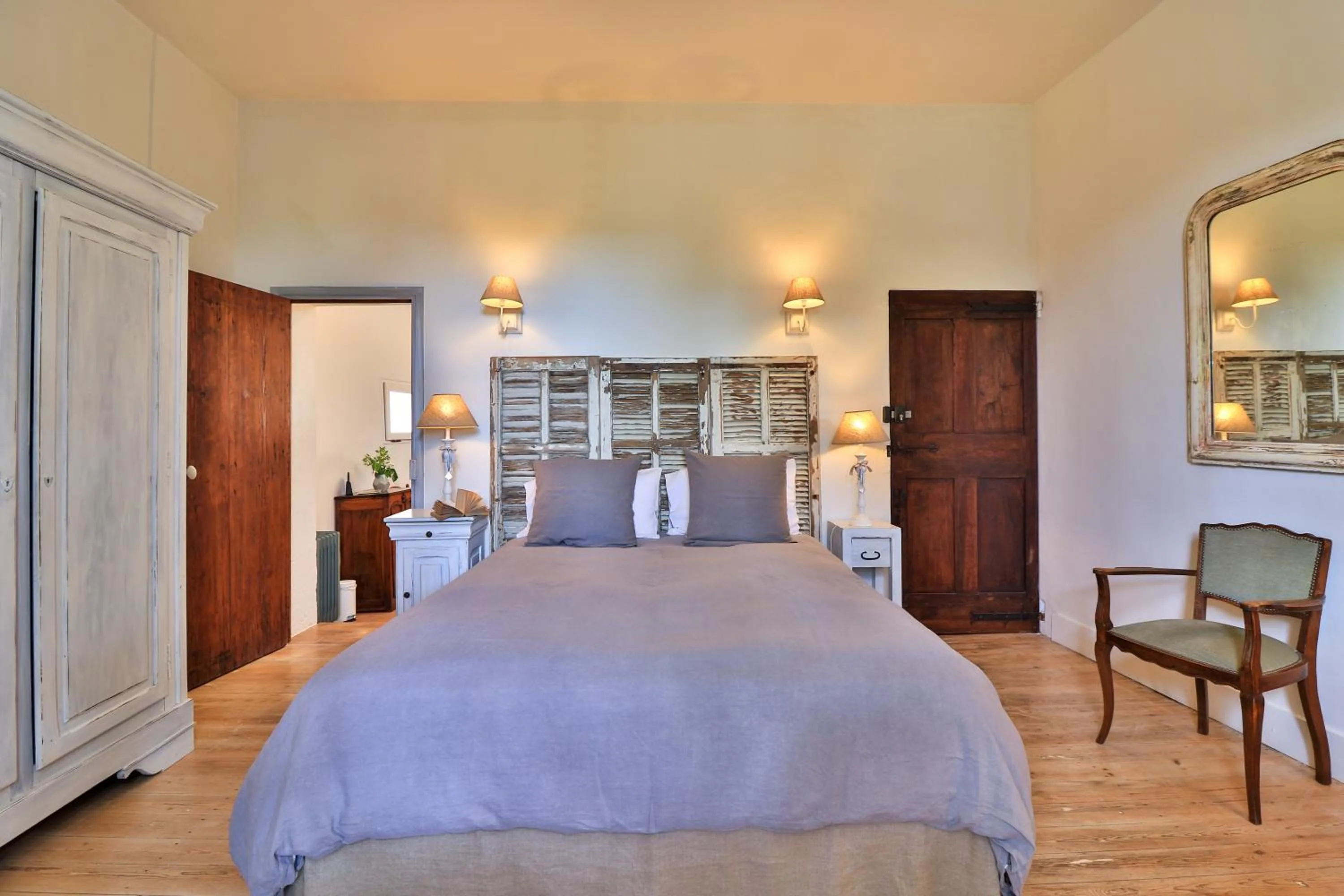 Photo of the whole room, Bed in Le Jardin de Mazan