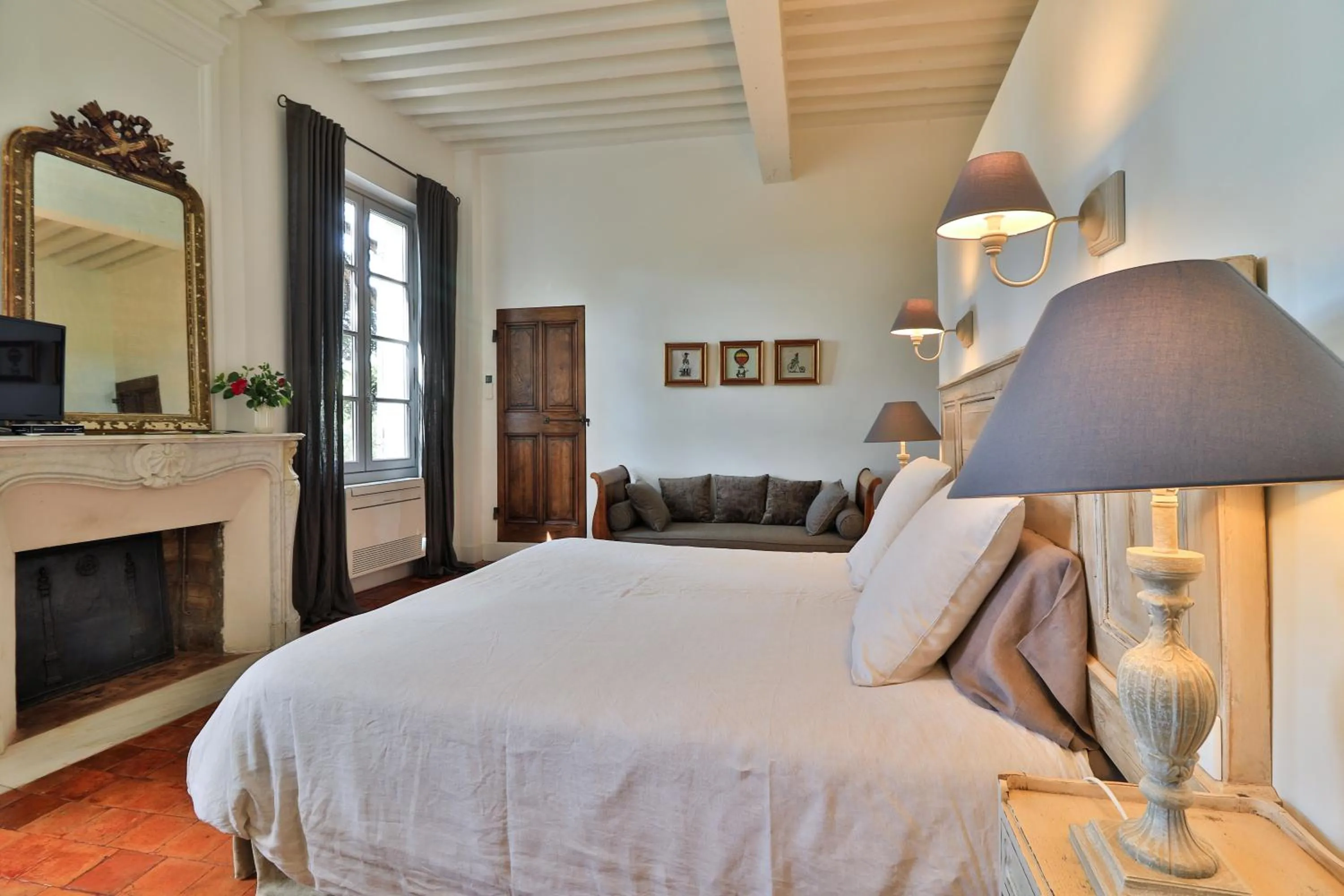 Photo of the whole room, Bed in Le Jardin de Mazan