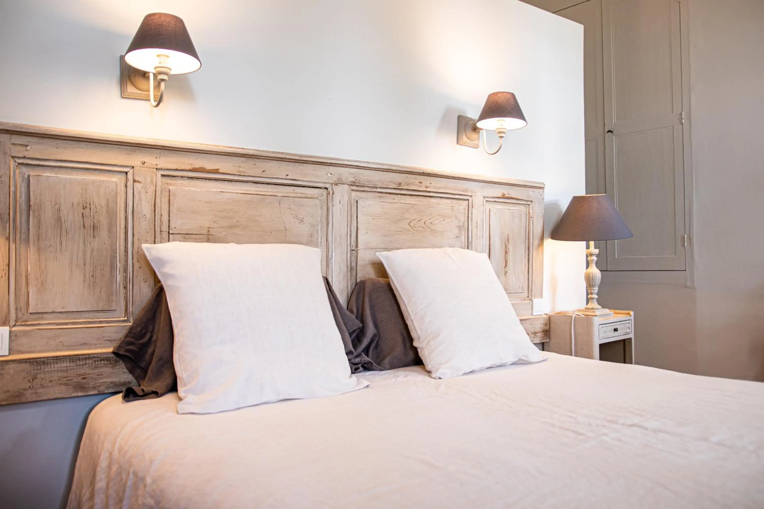 Decorative detail, Bed in Le Jardin de Mazan