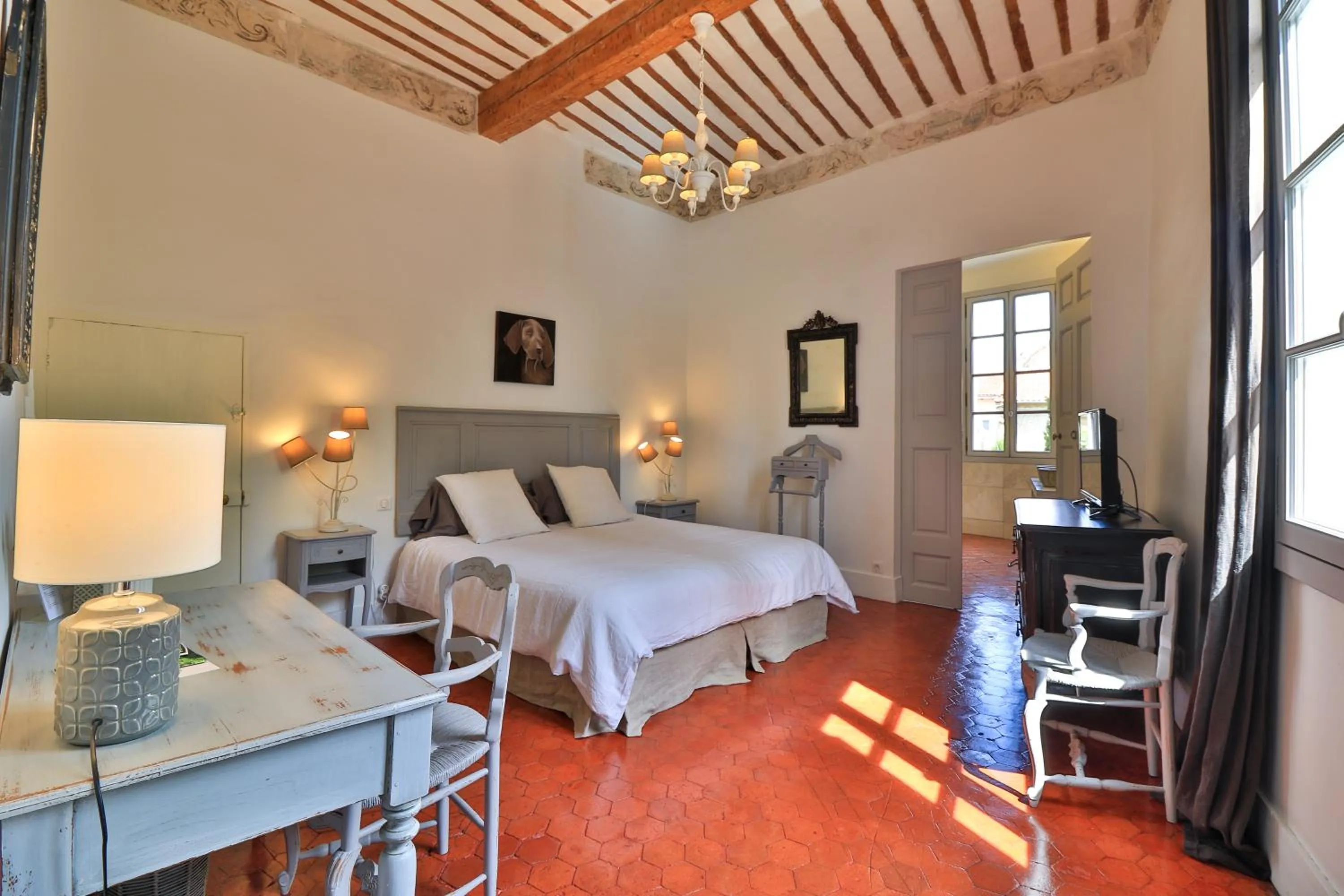 Photo of the whole room, Bed in Le Jardin de Mazan