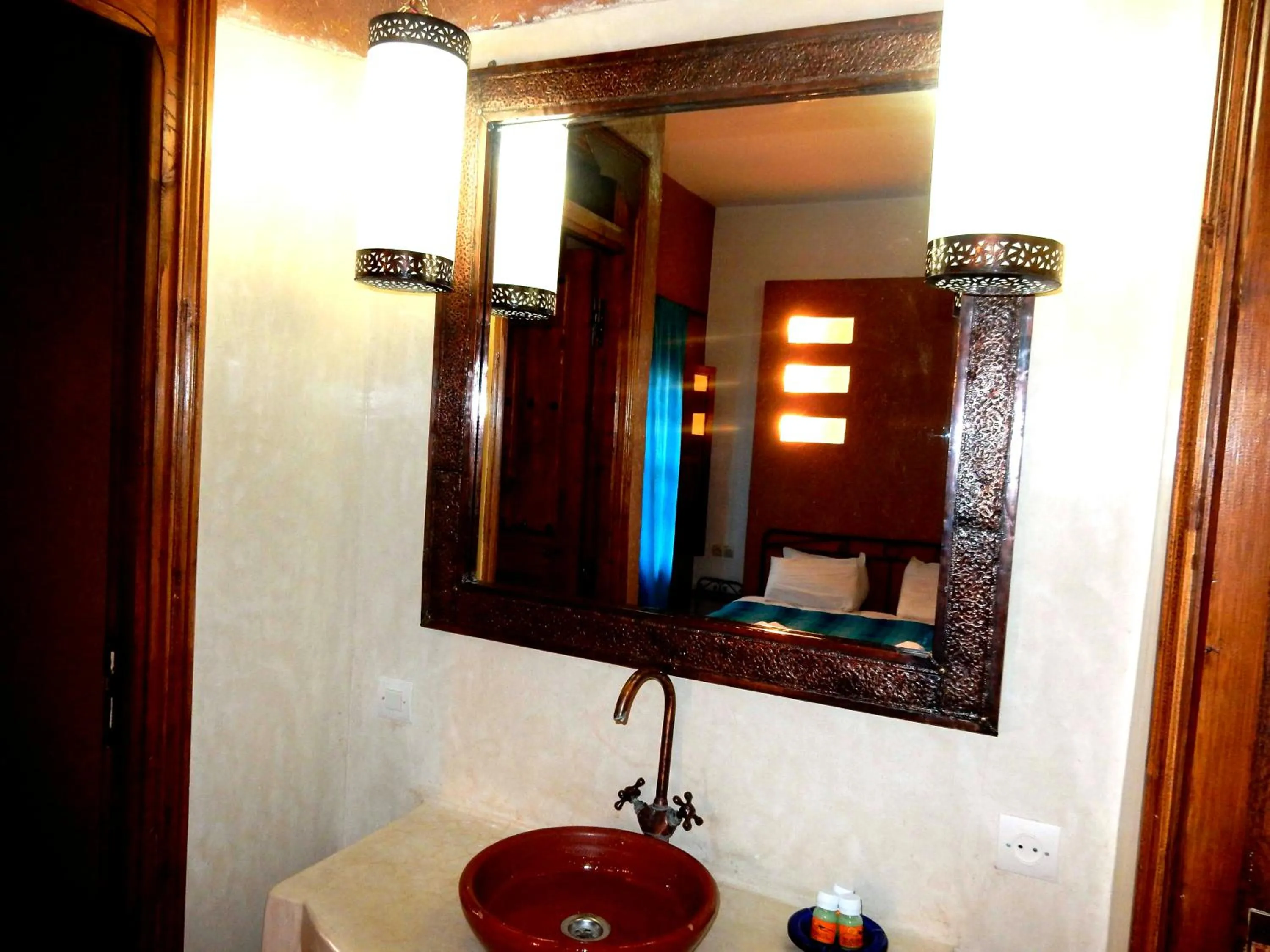 Shower in Riad Tazawa