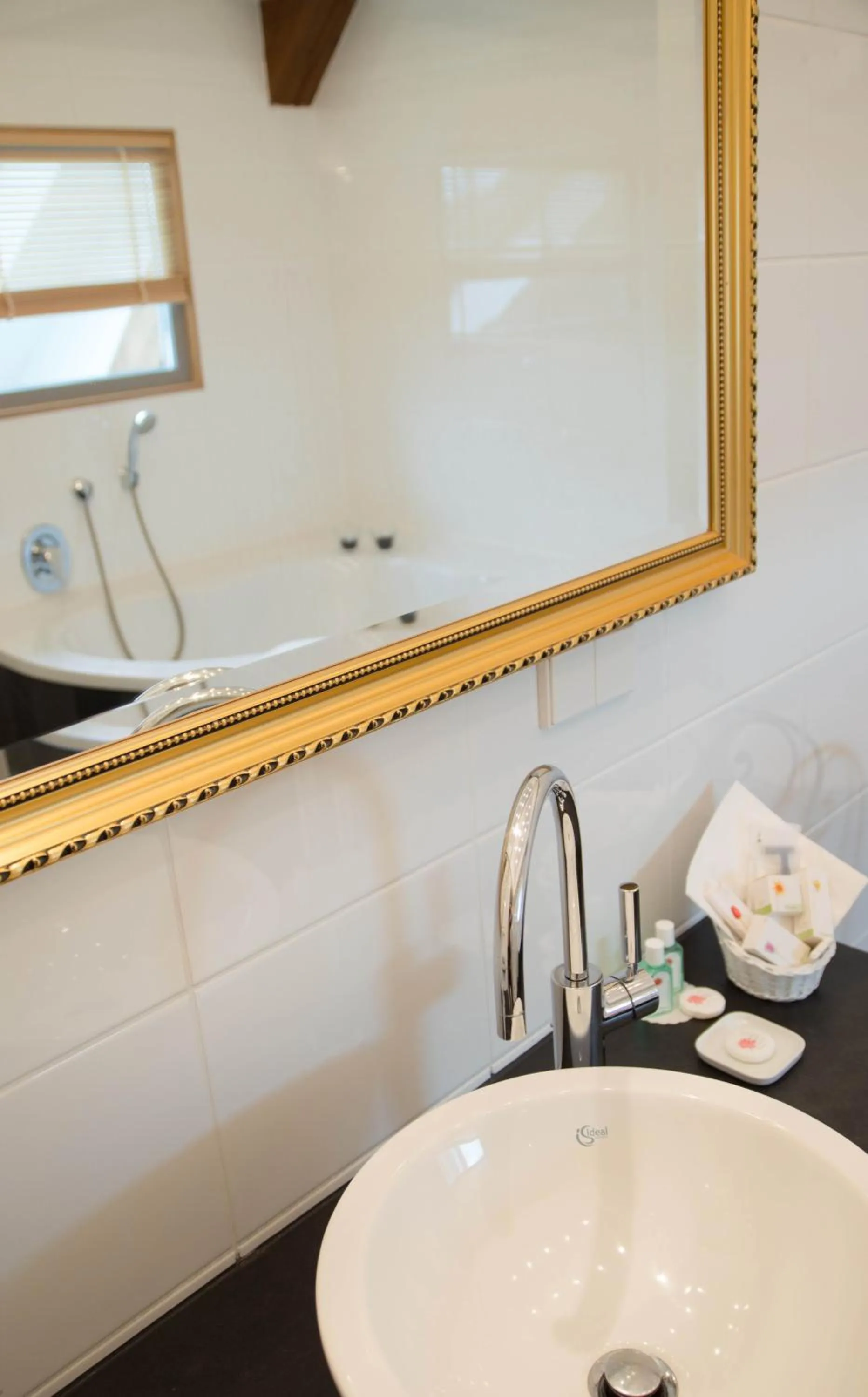 Bathroom in Hotel Restaurant Vinothek LAMM