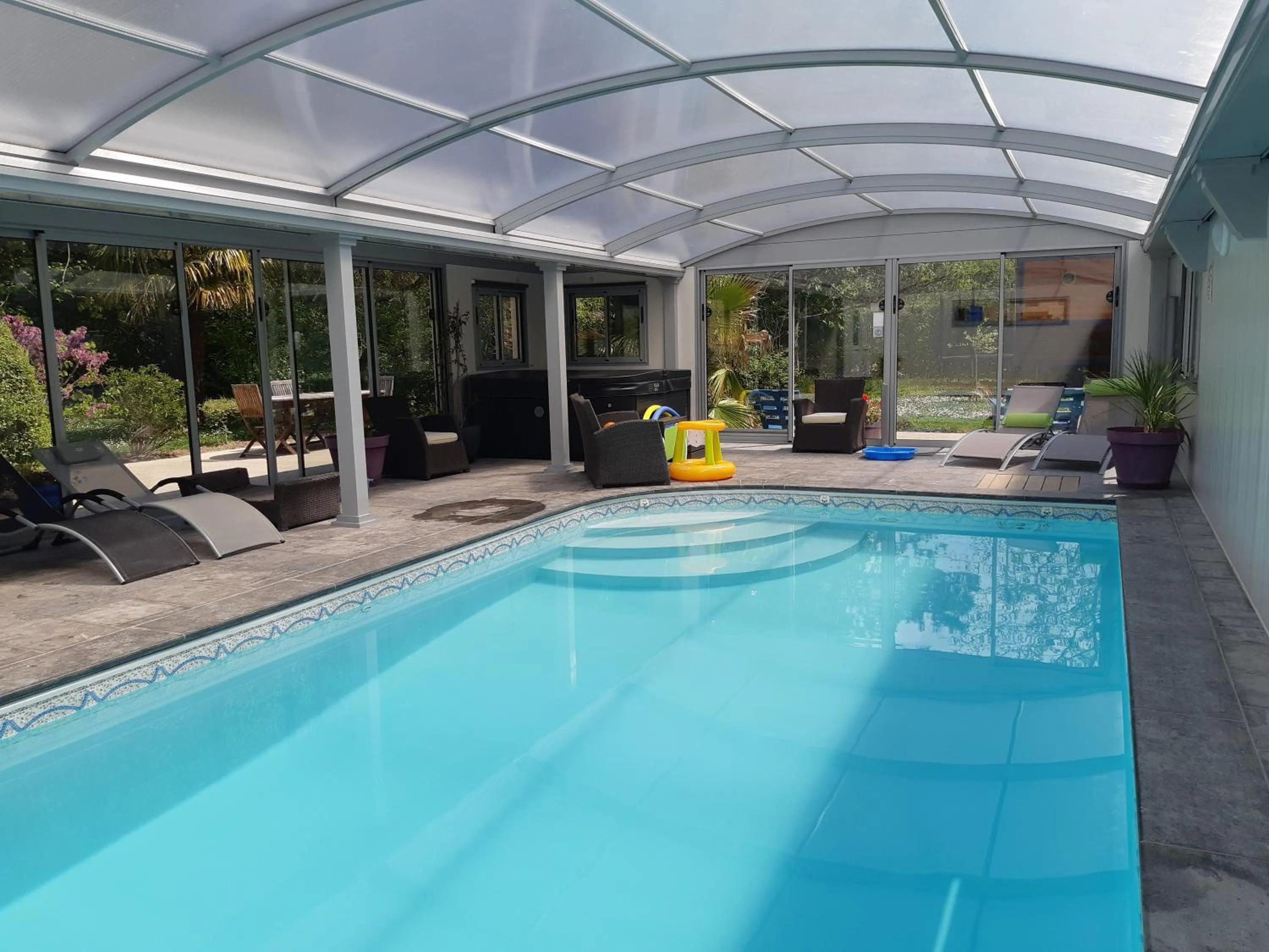 Swimming pool in Domaine De Meigne