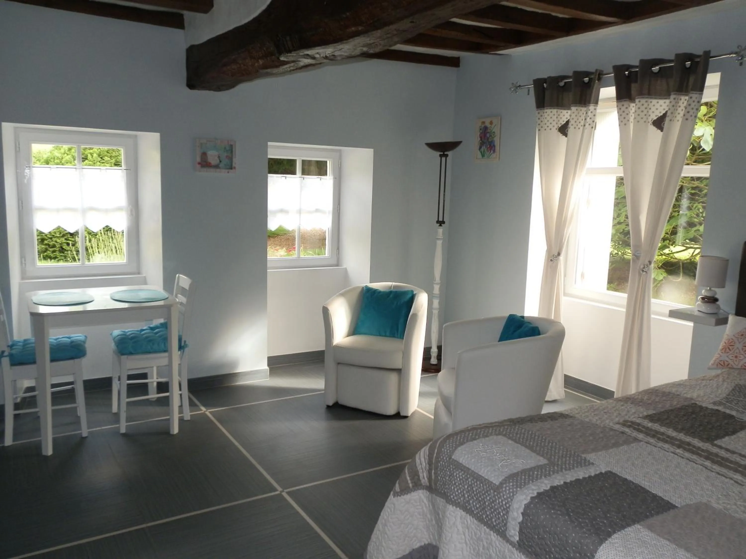 Living room, Bed in Domaine De Meigne