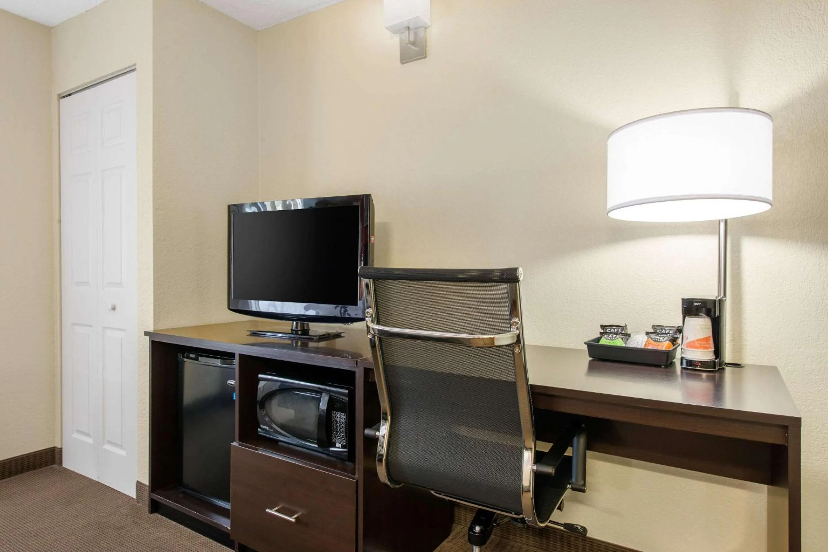 Bedroom in Sleep Inn Sarasota North