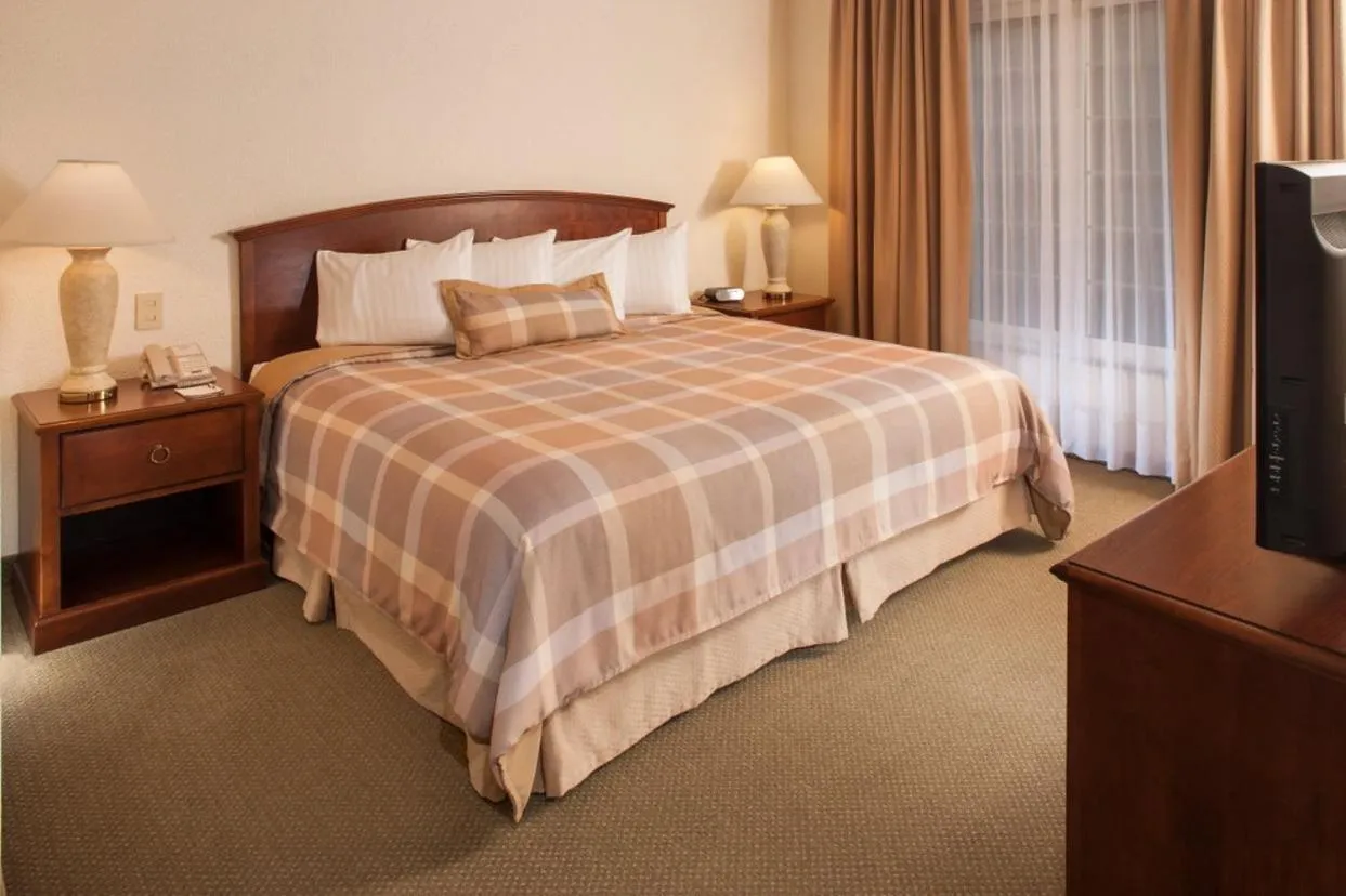 Photo of the whole room, Bed in Staybridge Suites Monterrey San Pedro by IHG