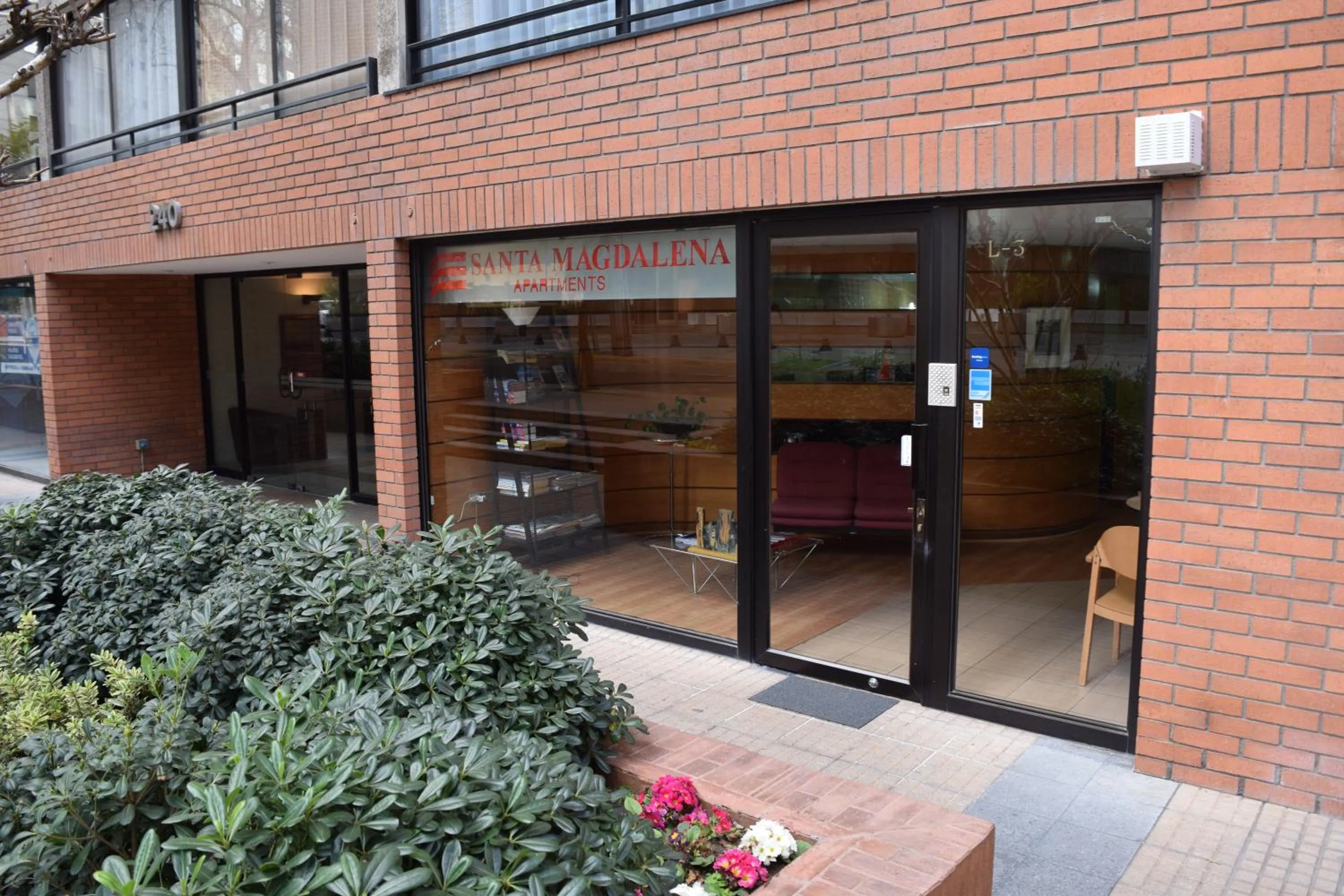 Facade/entrance in Santa Magdalena Apartments