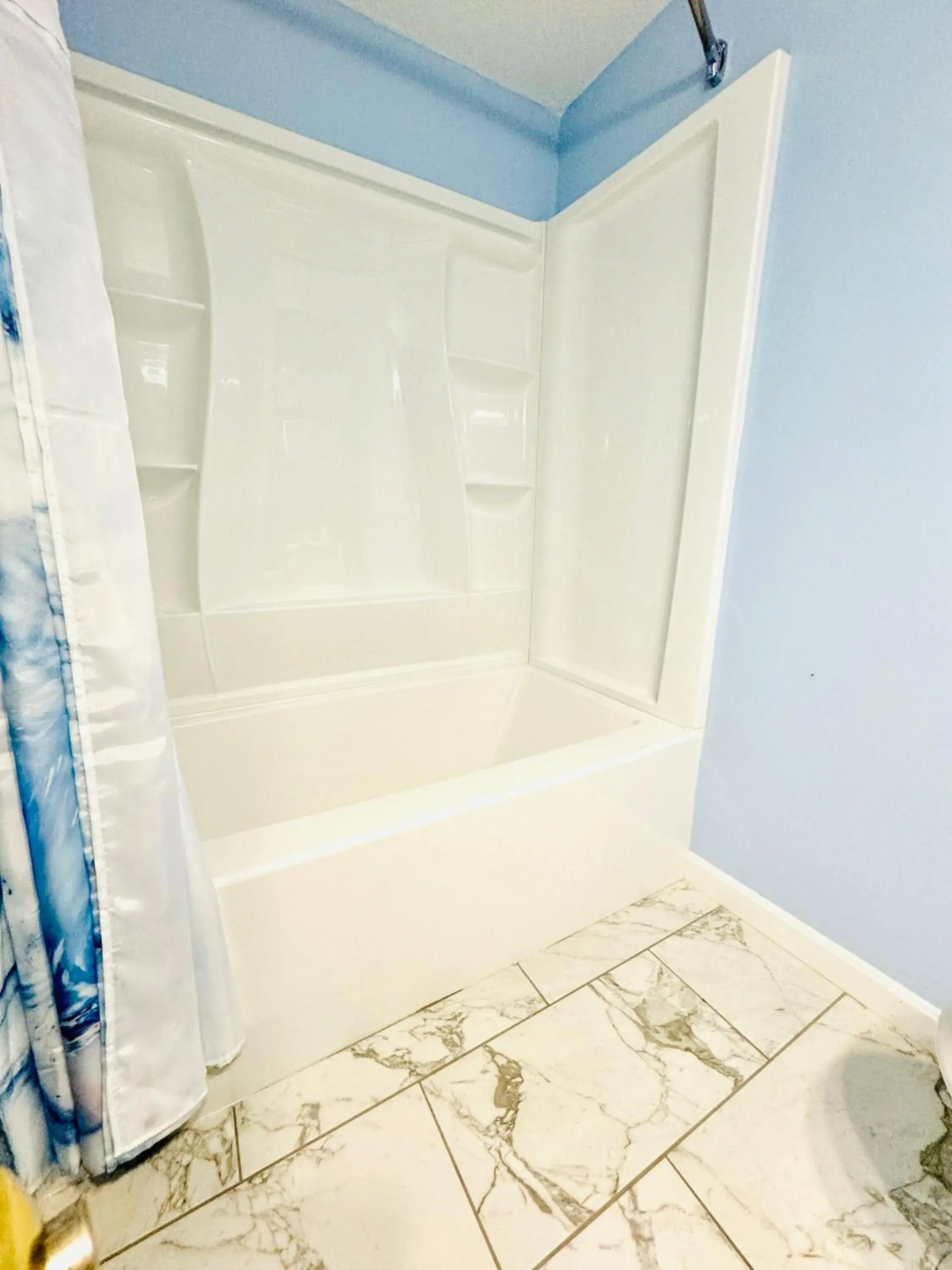 Deluxe Queen Room with Balcony in Blue Spruce Deluxe Queen Room with Balcony in Blue Spruce