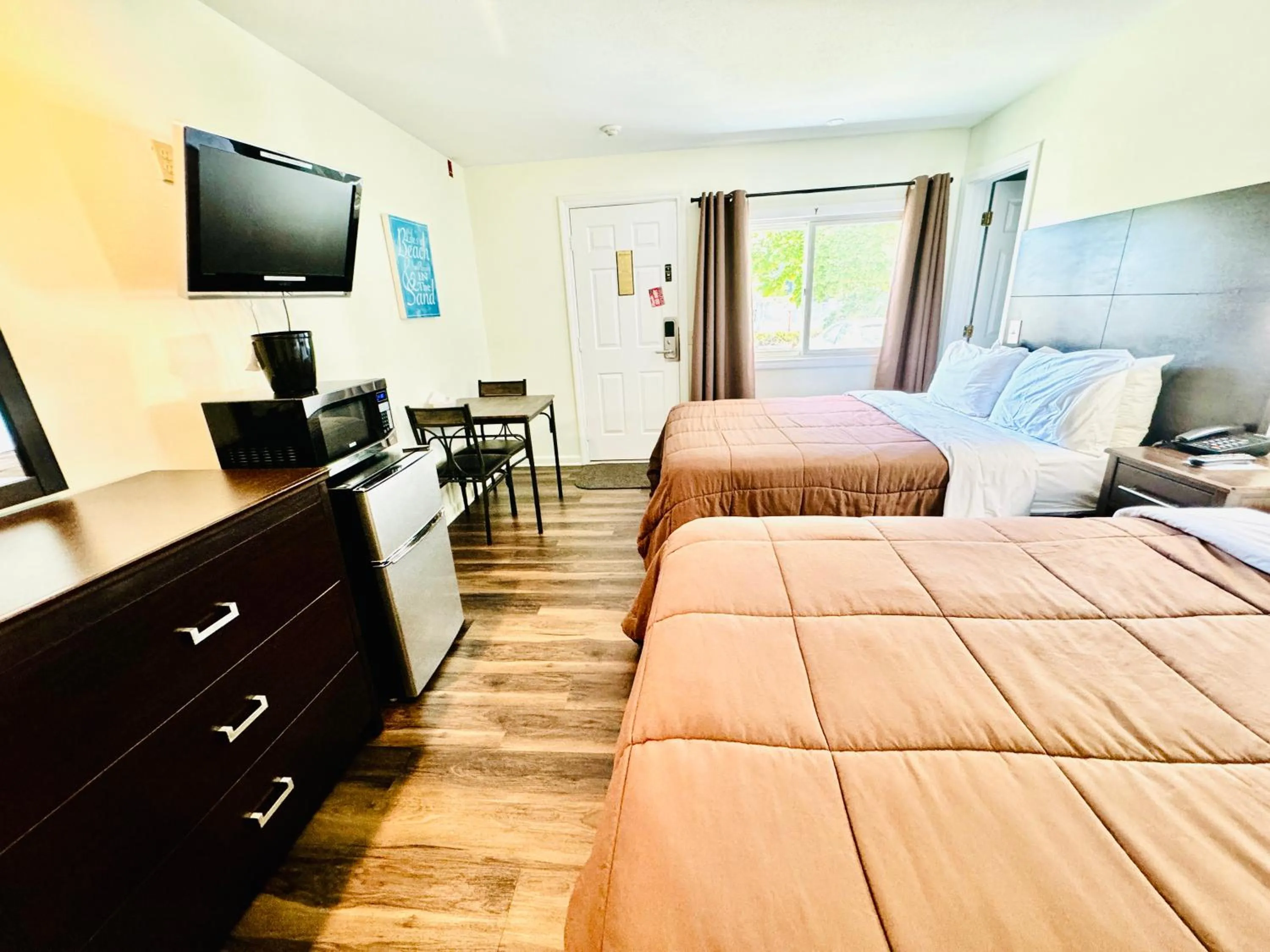 Photo of the whole room, Bed in Blue Spruce