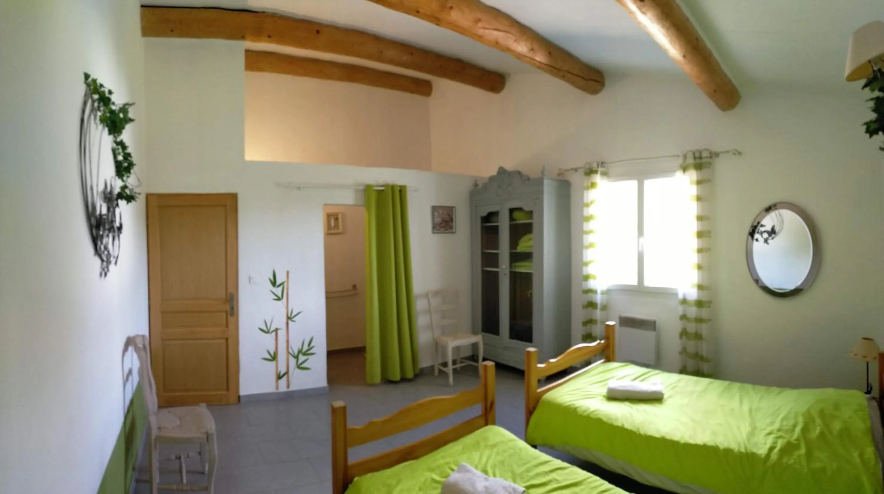 Bed in La Sarriette - Chambres d'hôtes et gîte d'étape à Eygalières