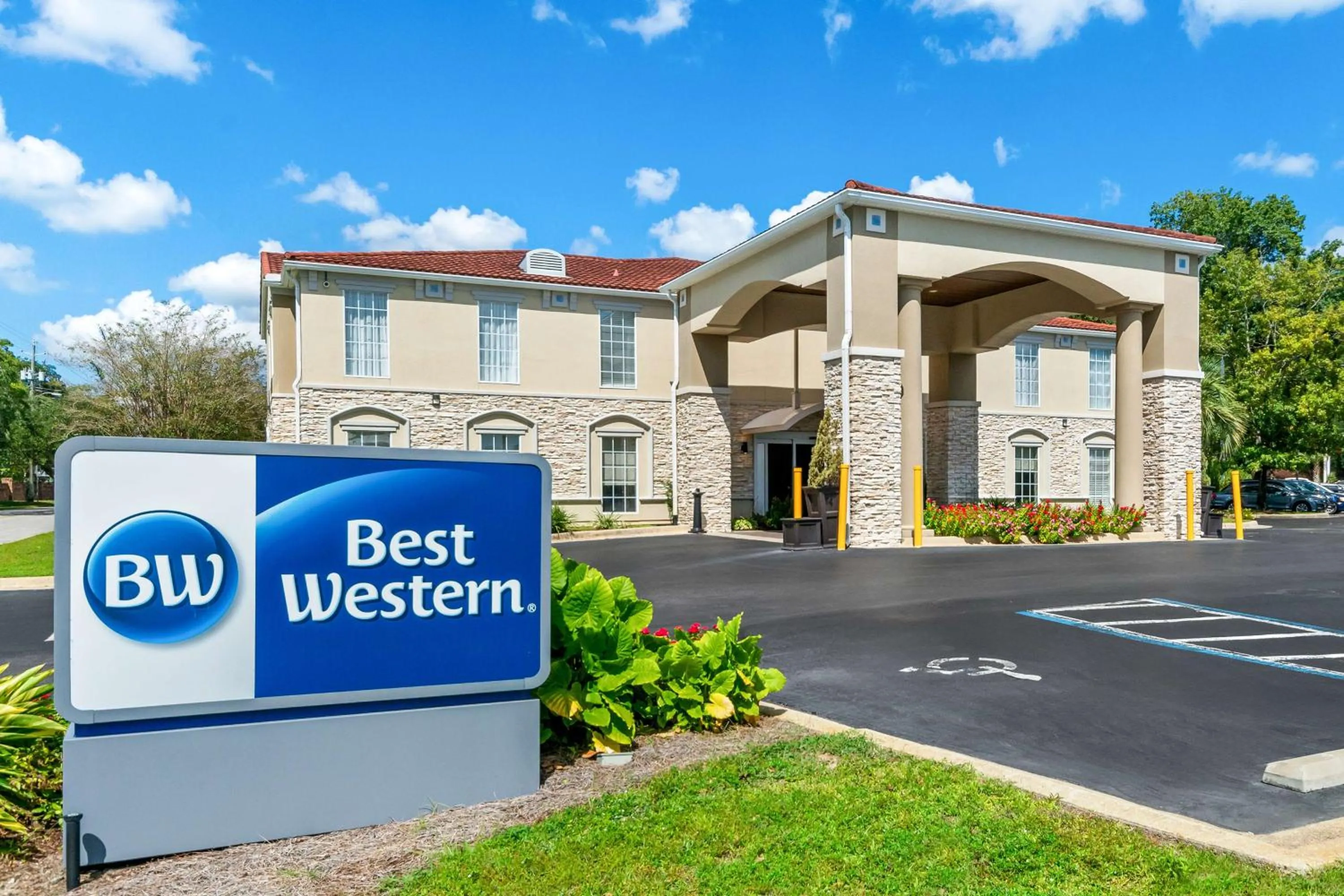 Property building in Best Western Niceville - Eglin AFB Hotel
