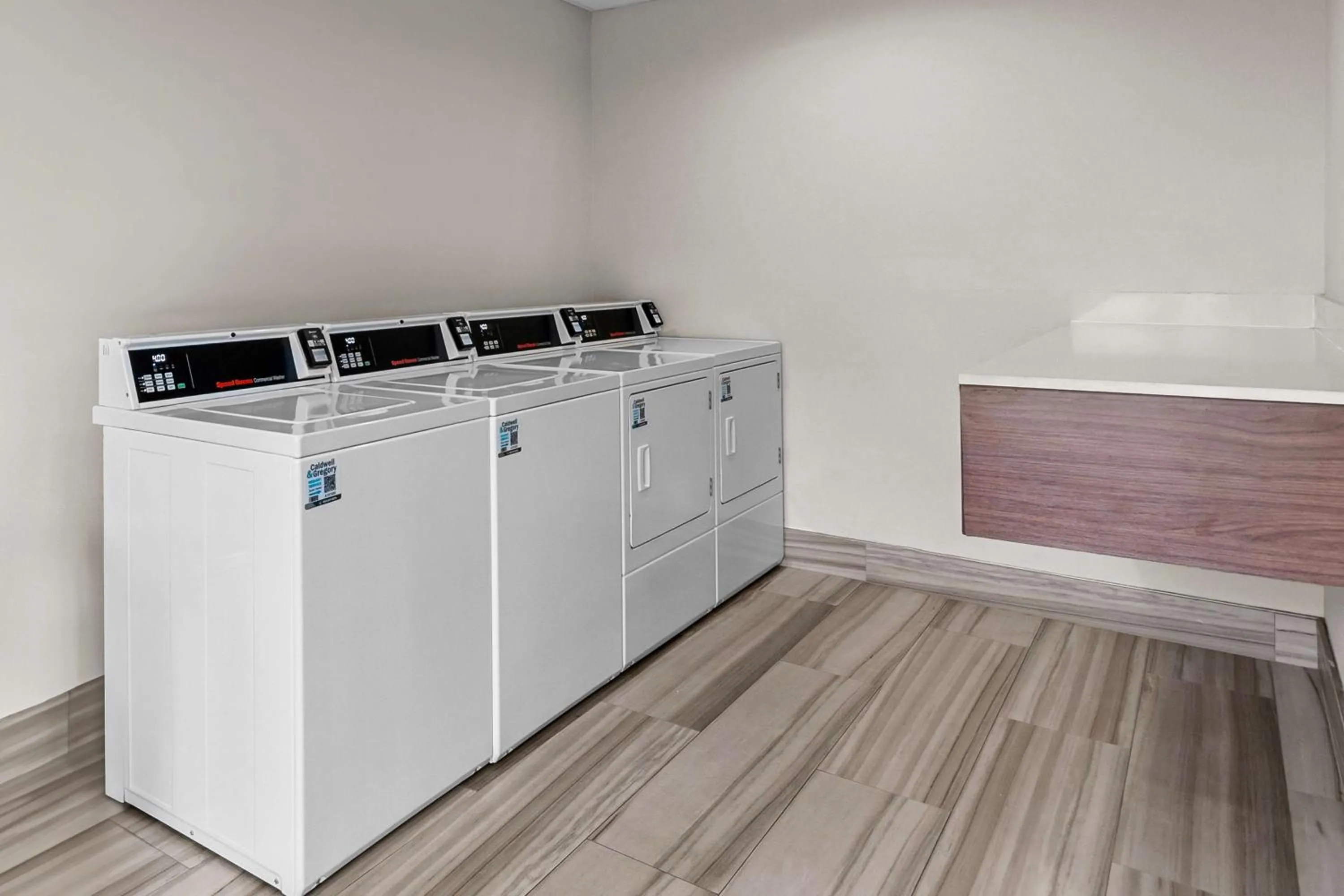 laundry in Best Western Niceville - Eglin AFB Hotel