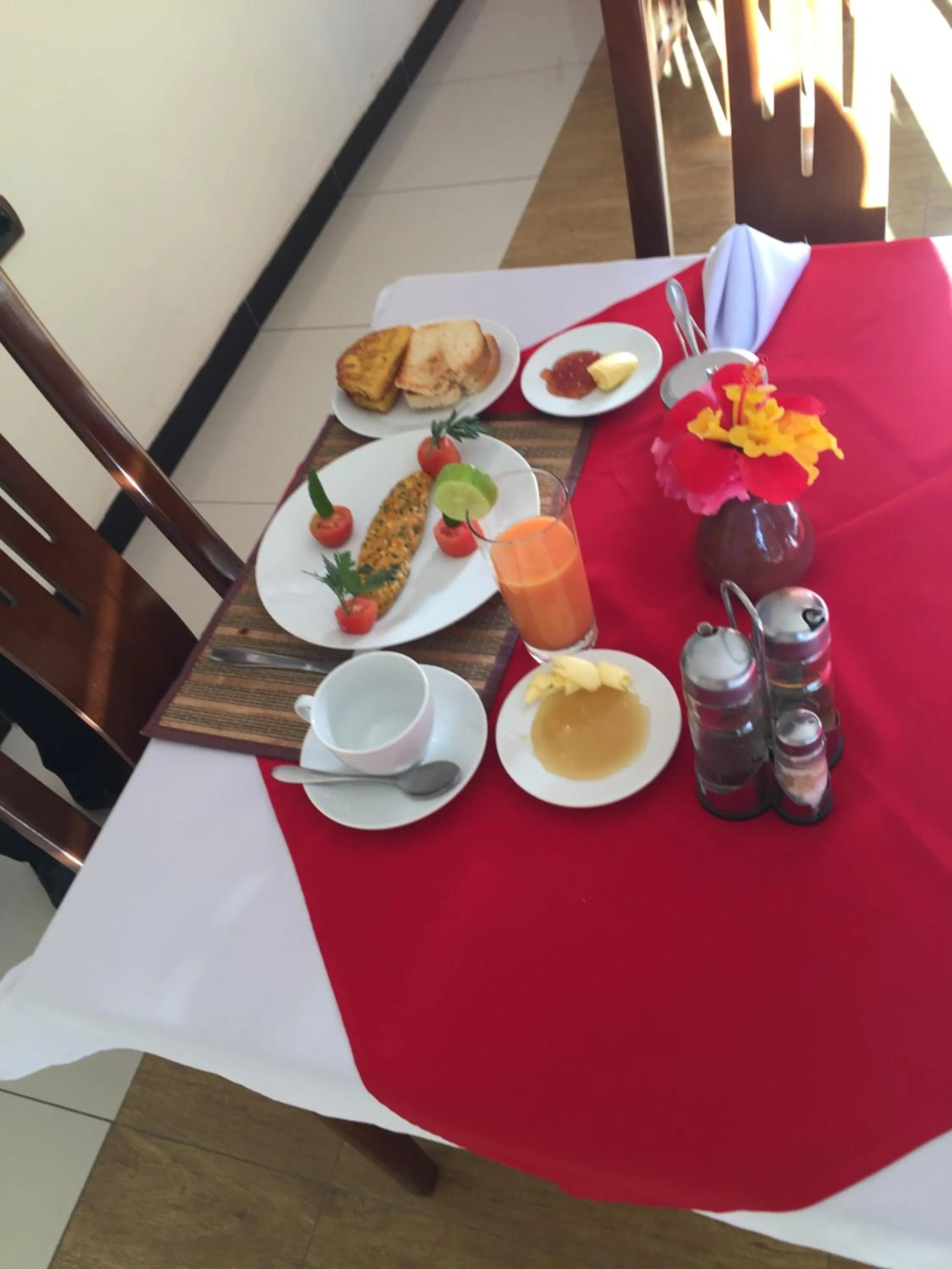 American breakfast in Harbe Hotel
