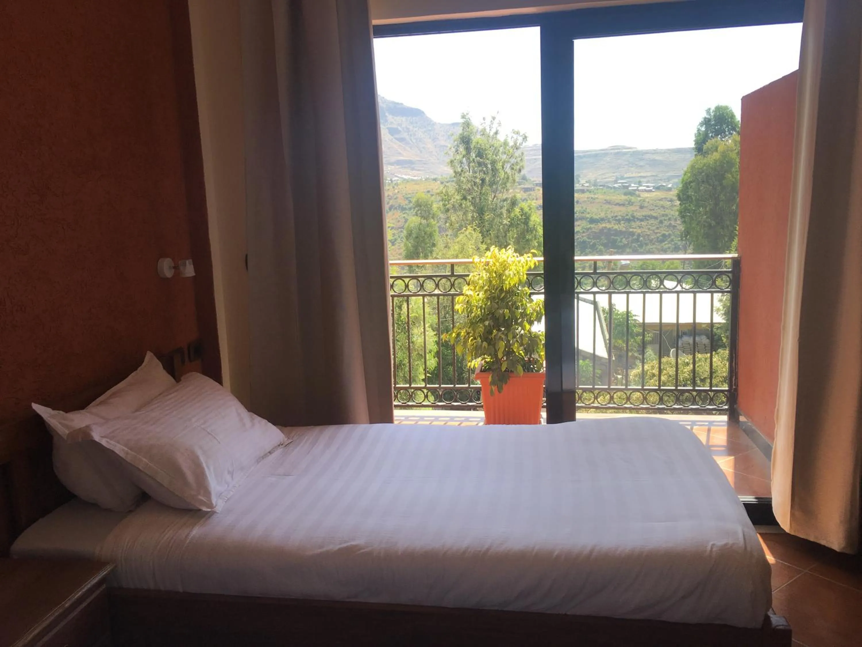 Mountain view, Bed in Harbe Hotel