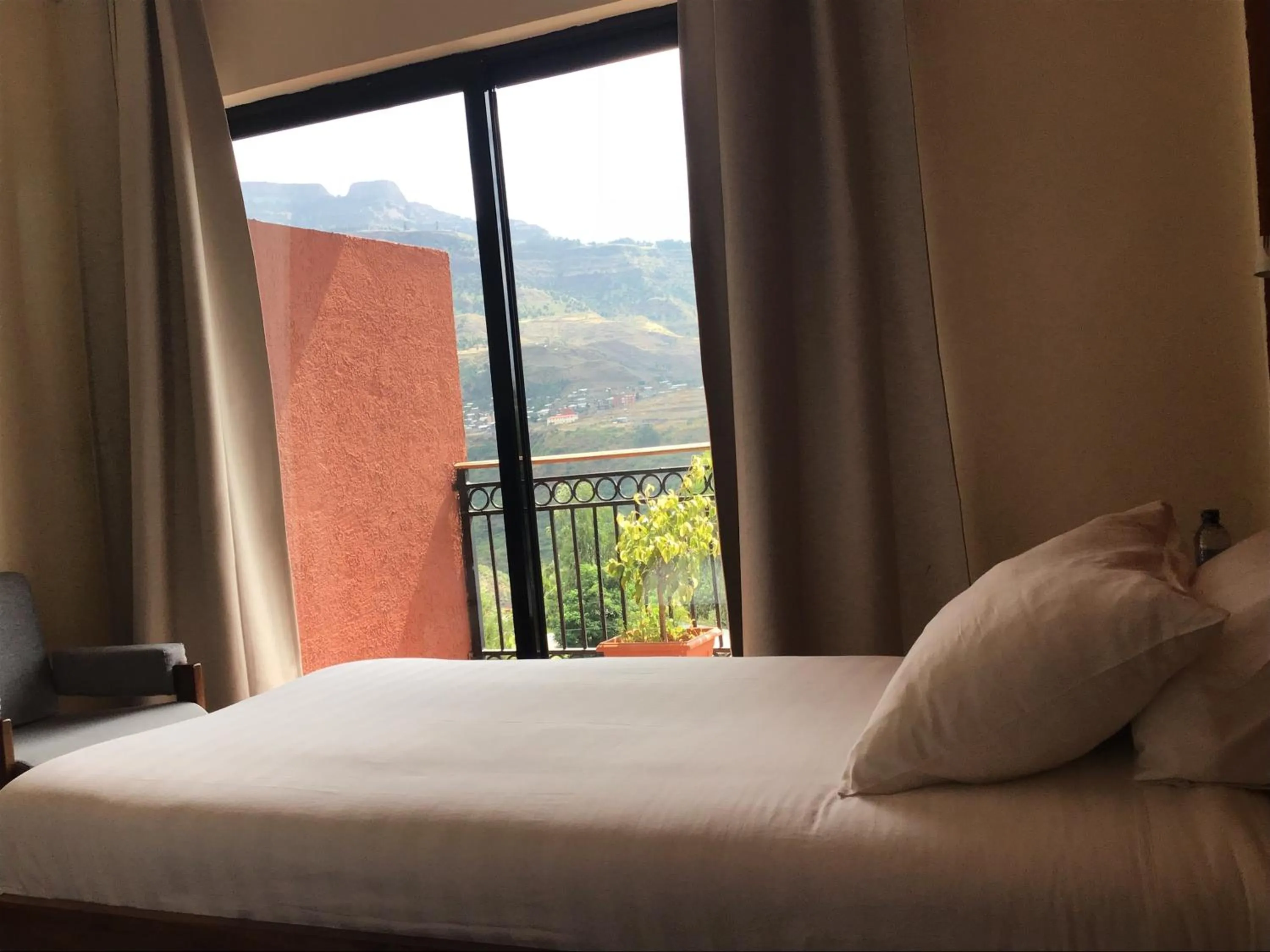 Mountain view, Bed in Harbe Hotel