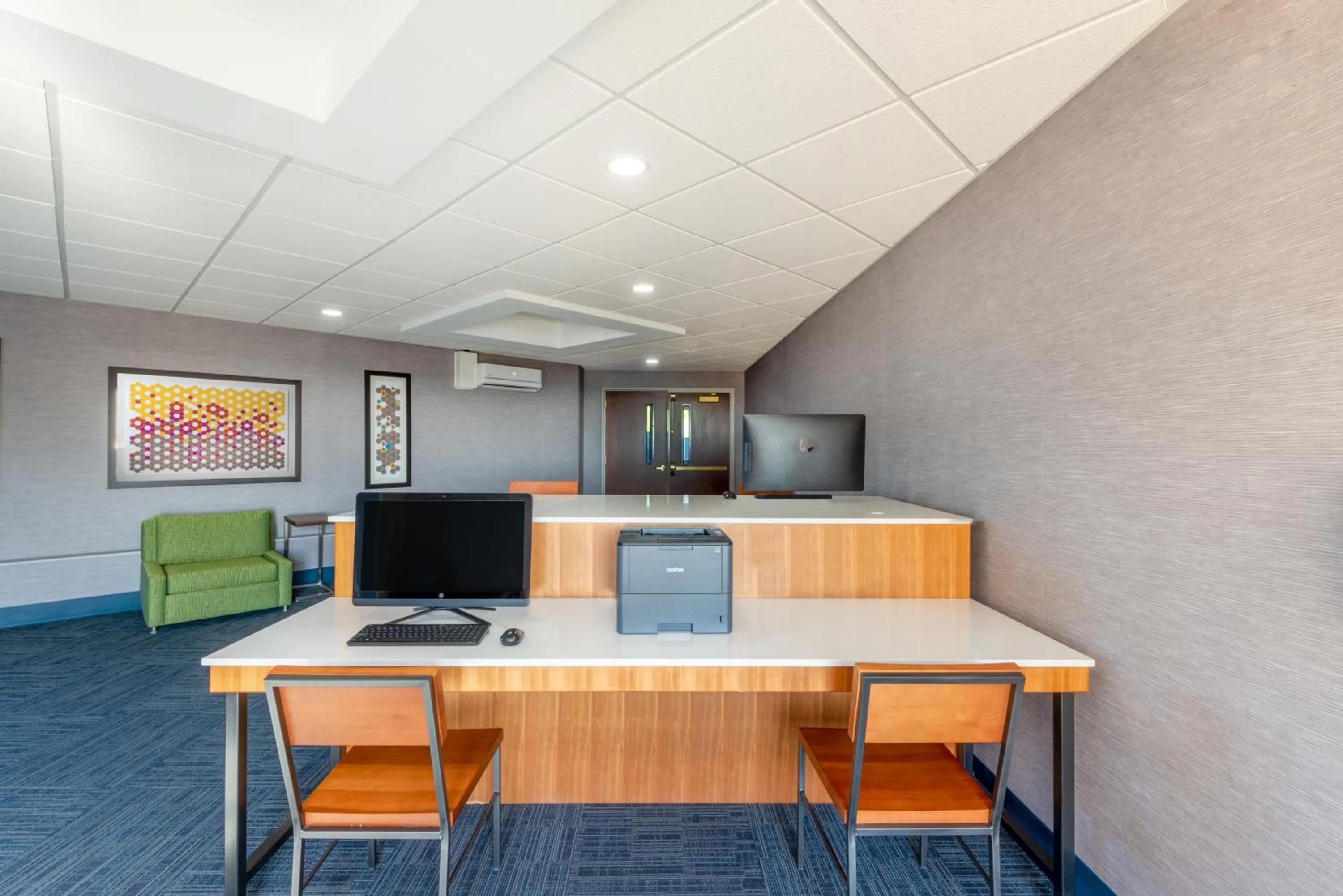 Business facilities in Holiday Inn Express Hotel & Suites Erie an IHG Hotel