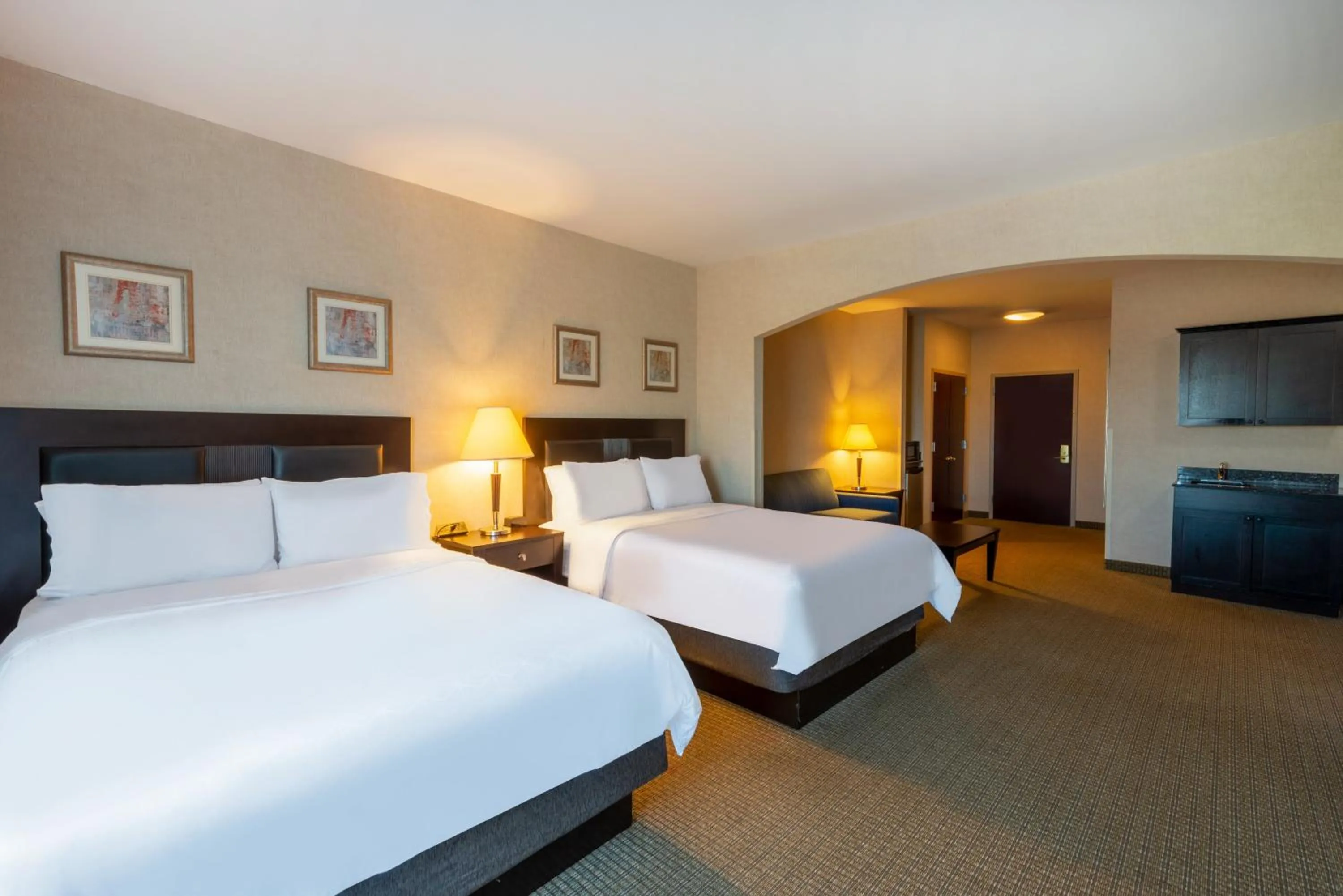 Photo of the whole room, Bed in Holiday Inn Express Hotel & Suites Erie an IHG Hotel