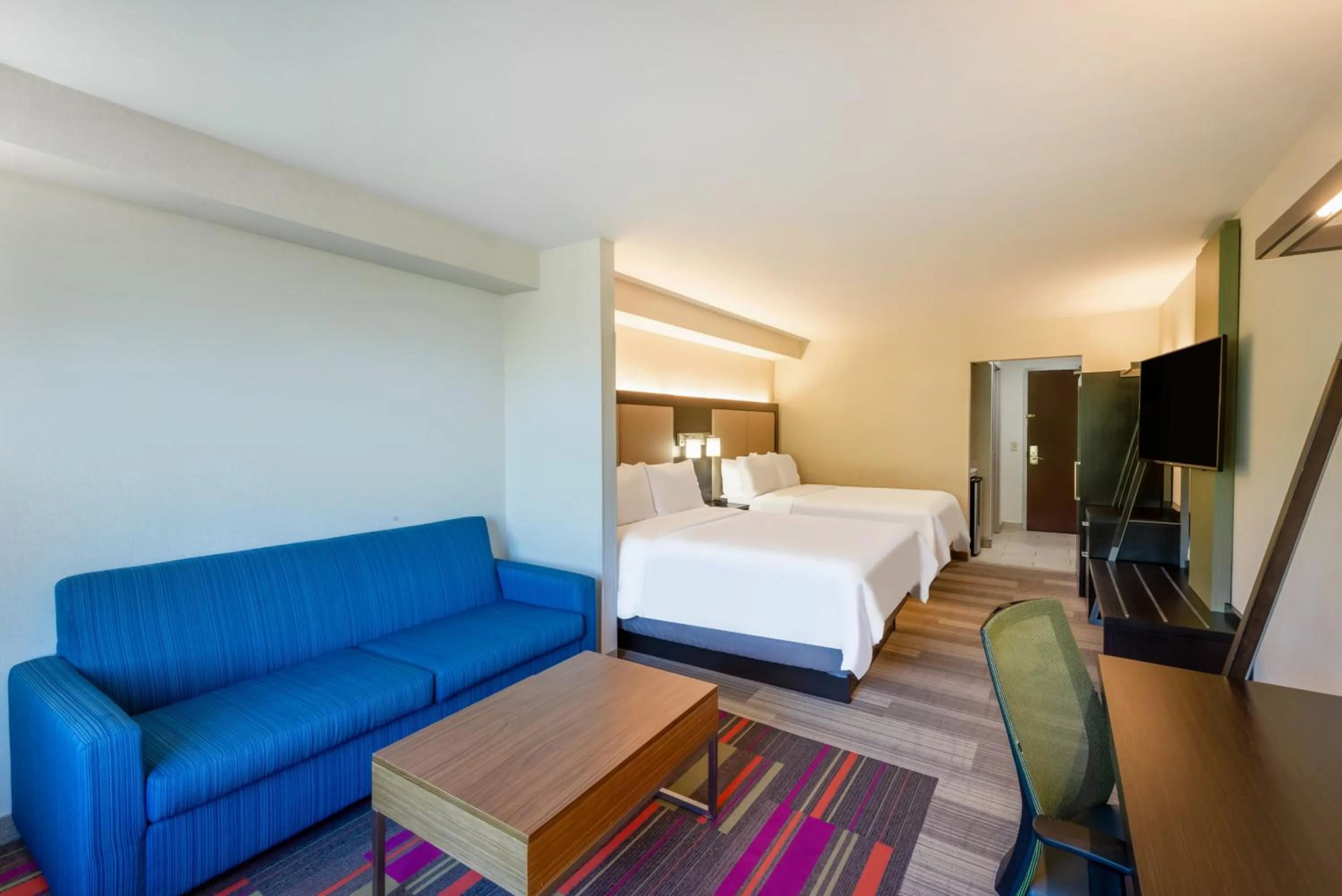 Photo of the whole room, Bed in Holiday Inn Express Hotel & Suites Erie an IHG Hotel