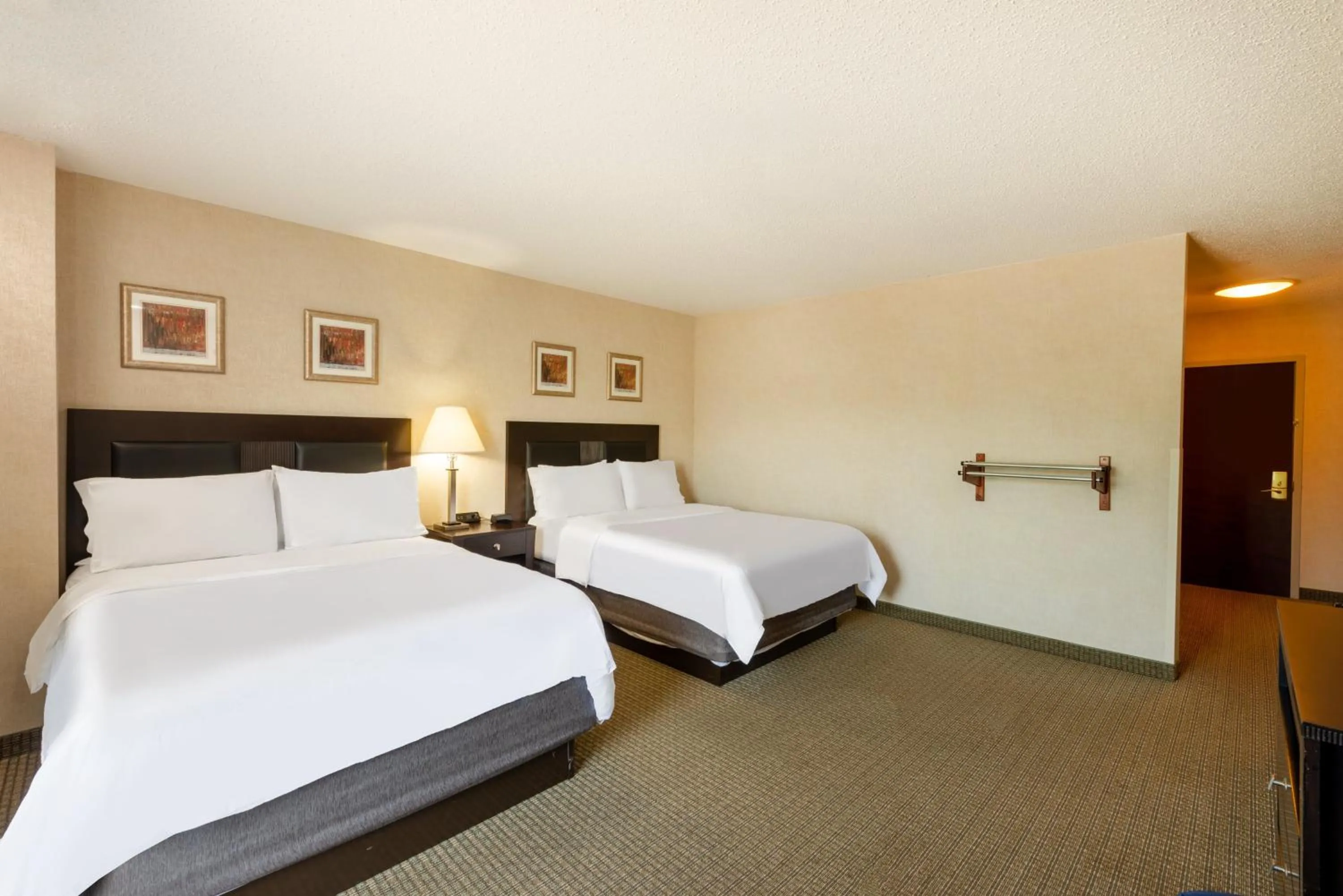 Photo of the whole room, Bed in Holiday Inn Express Hotel & Suites Erie an IHG Hotel